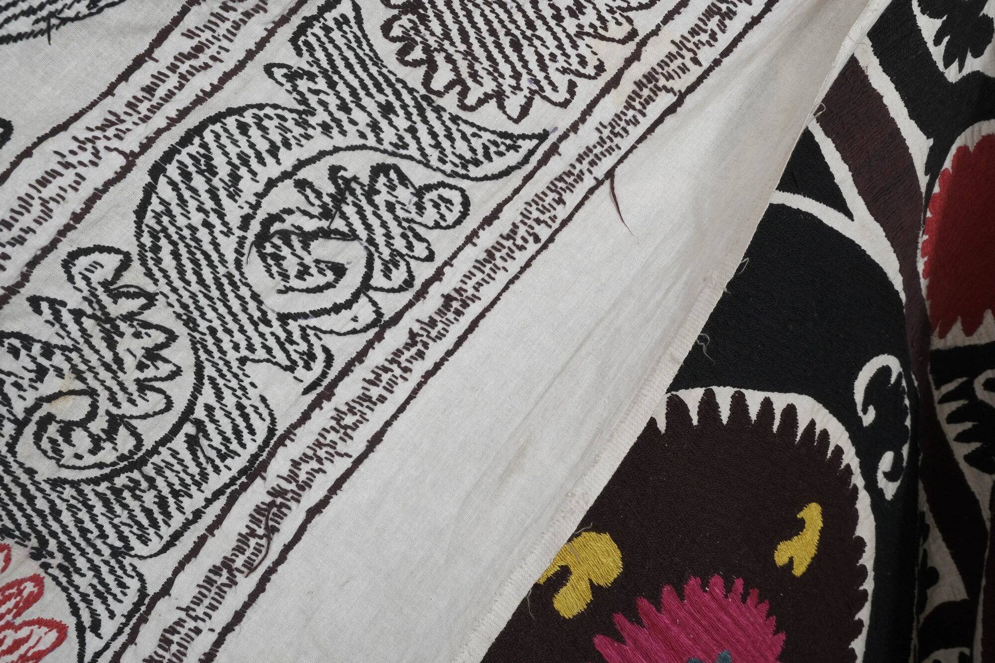 Vintage hand-embroidered tablecloth 160x165 cm
