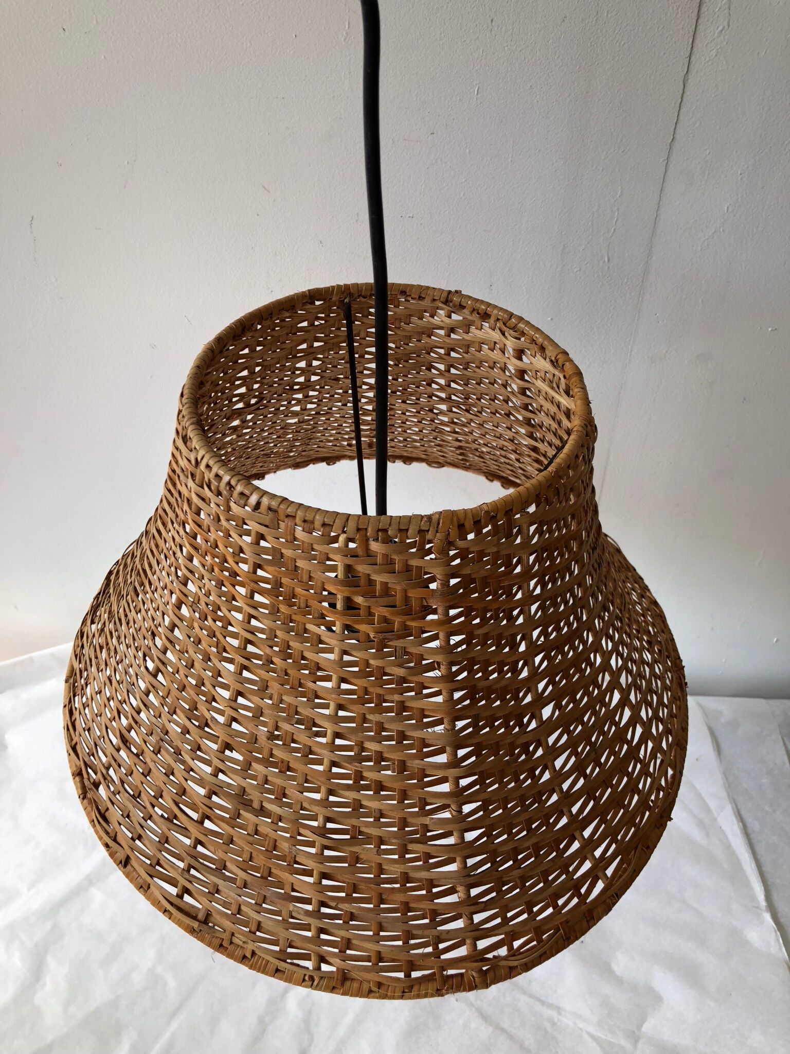 Vintage rattan suspension