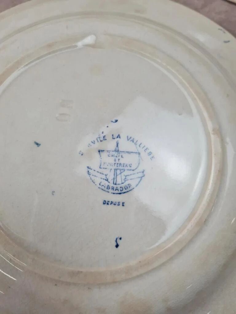 Set of 7 antique deep plates from Creil and Montereau, La Vallières service, 23 cm