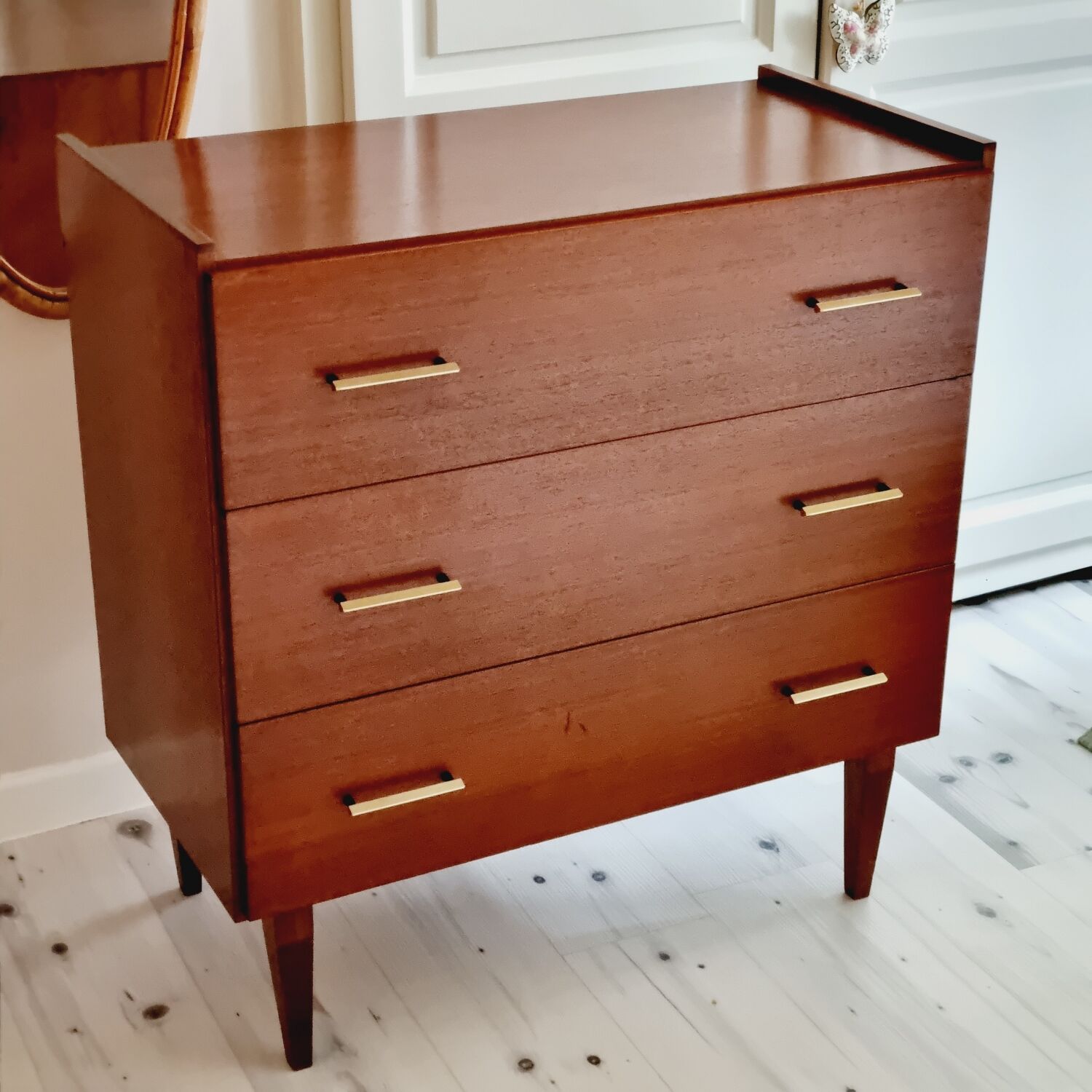 Compass feet dresser