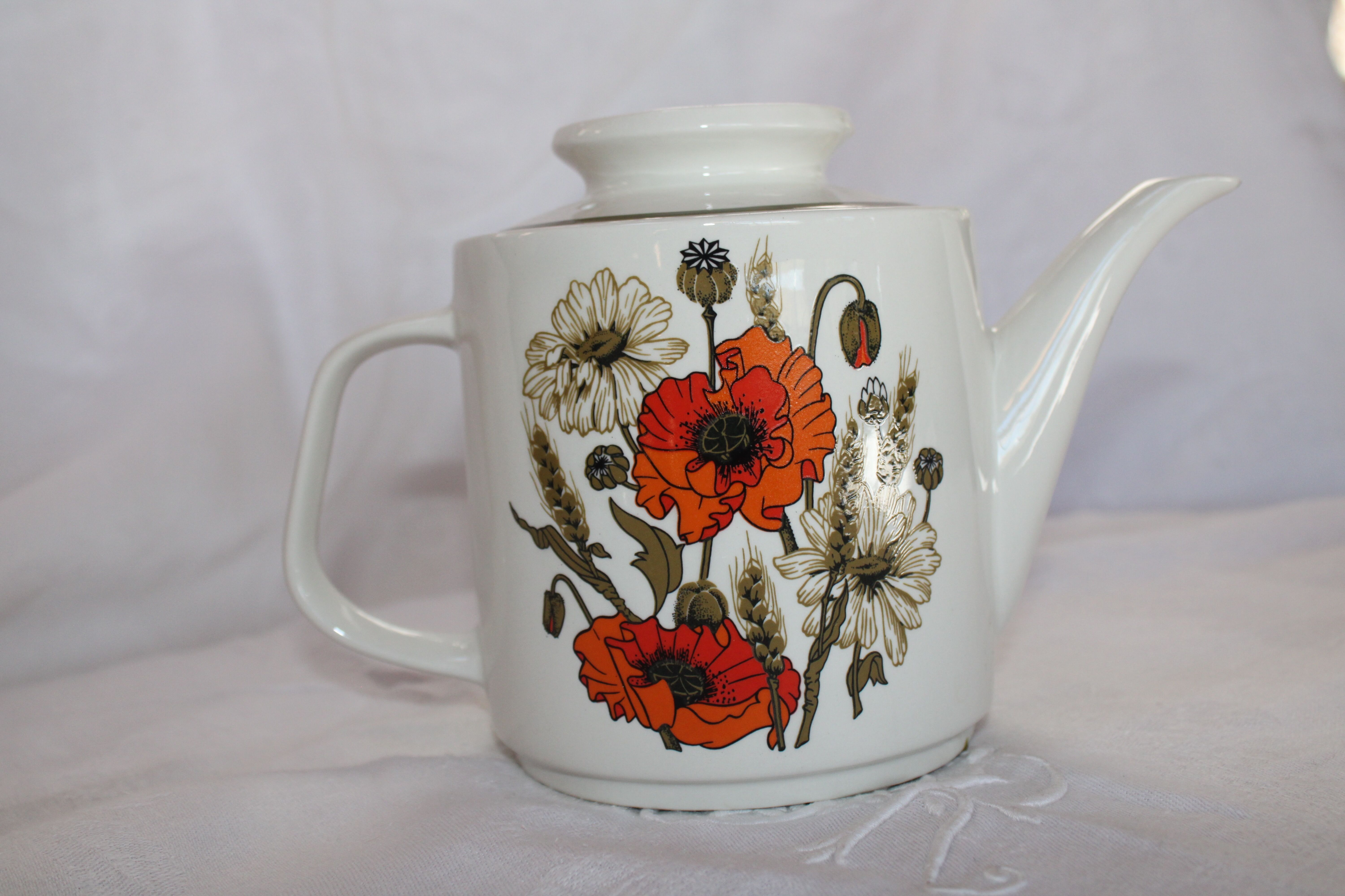 English teapot J-G Meakin Studio