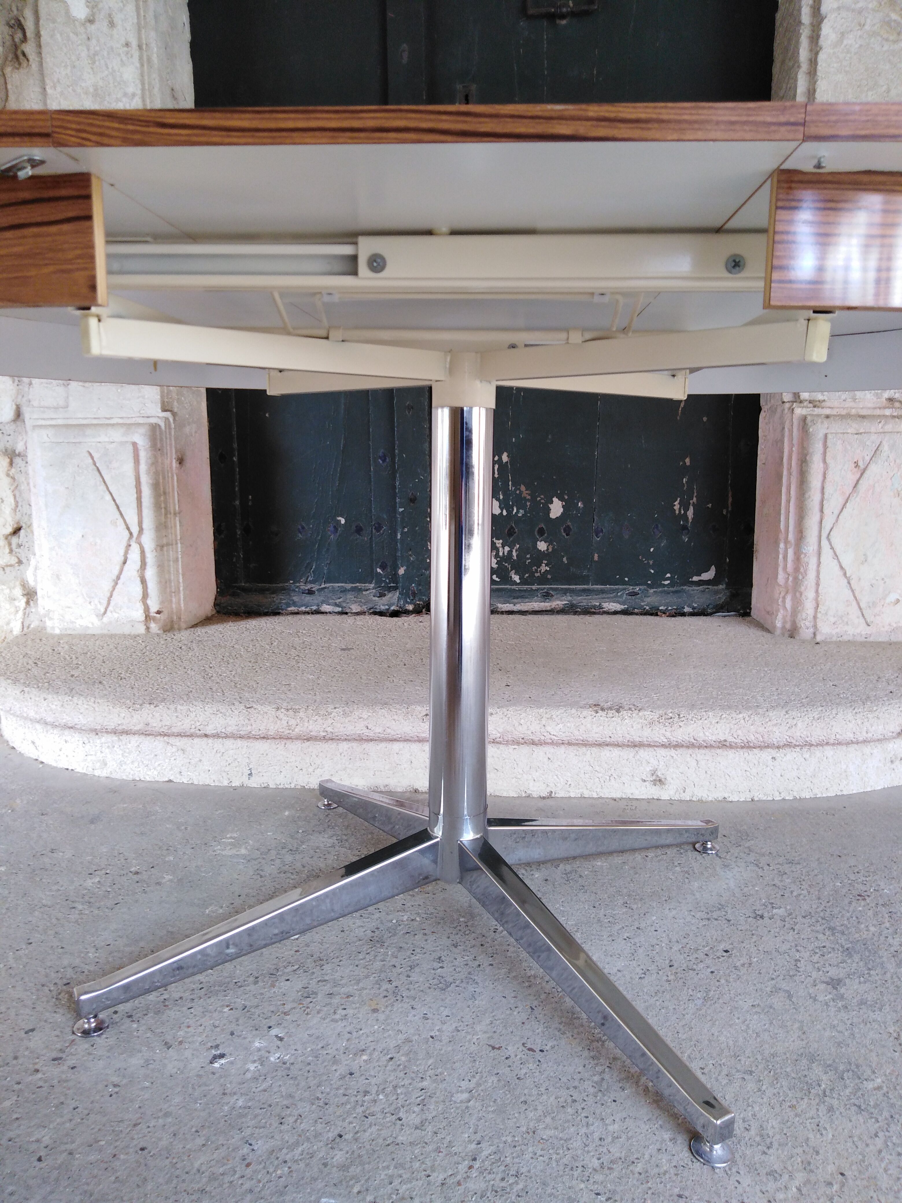 Extended round table 1970