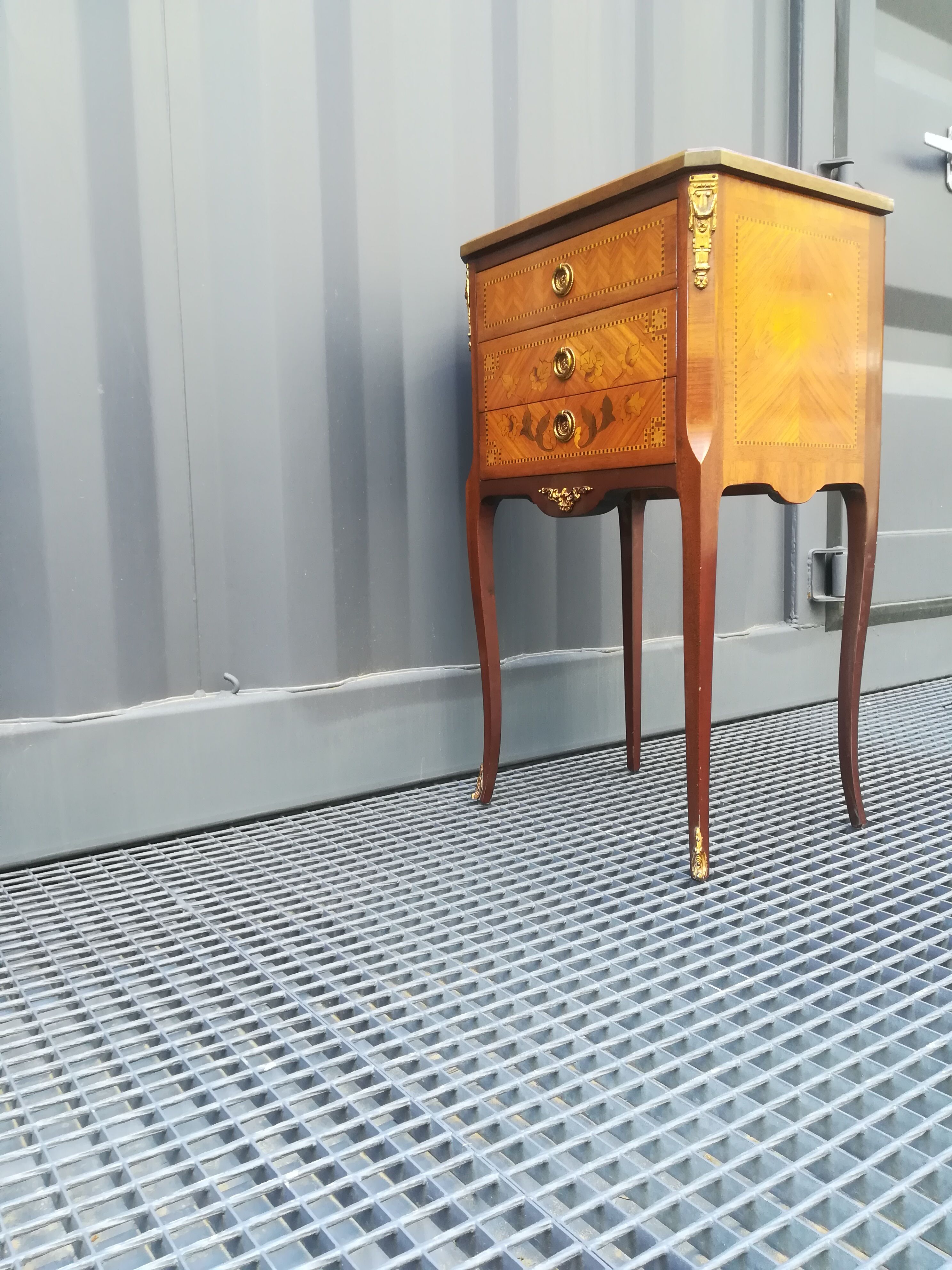 Table in marquetry