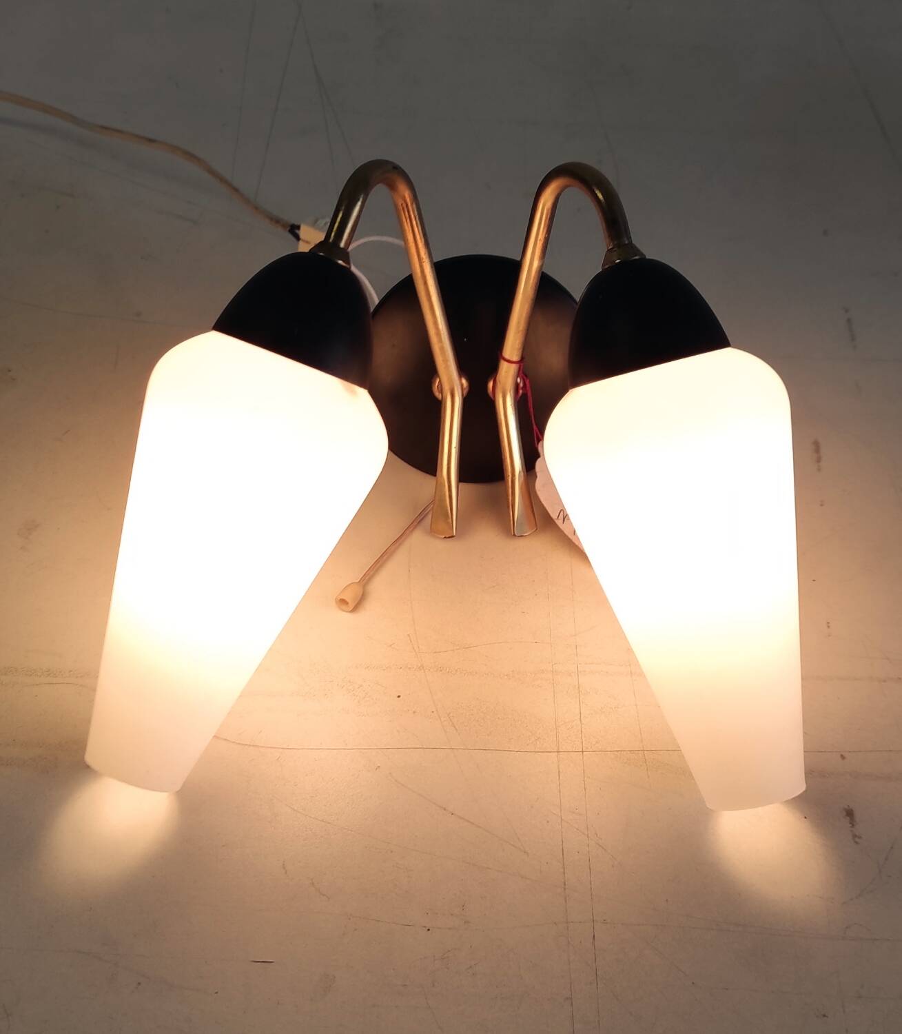 Appliques moderniste double feux métal doré et opaline - années 50/60