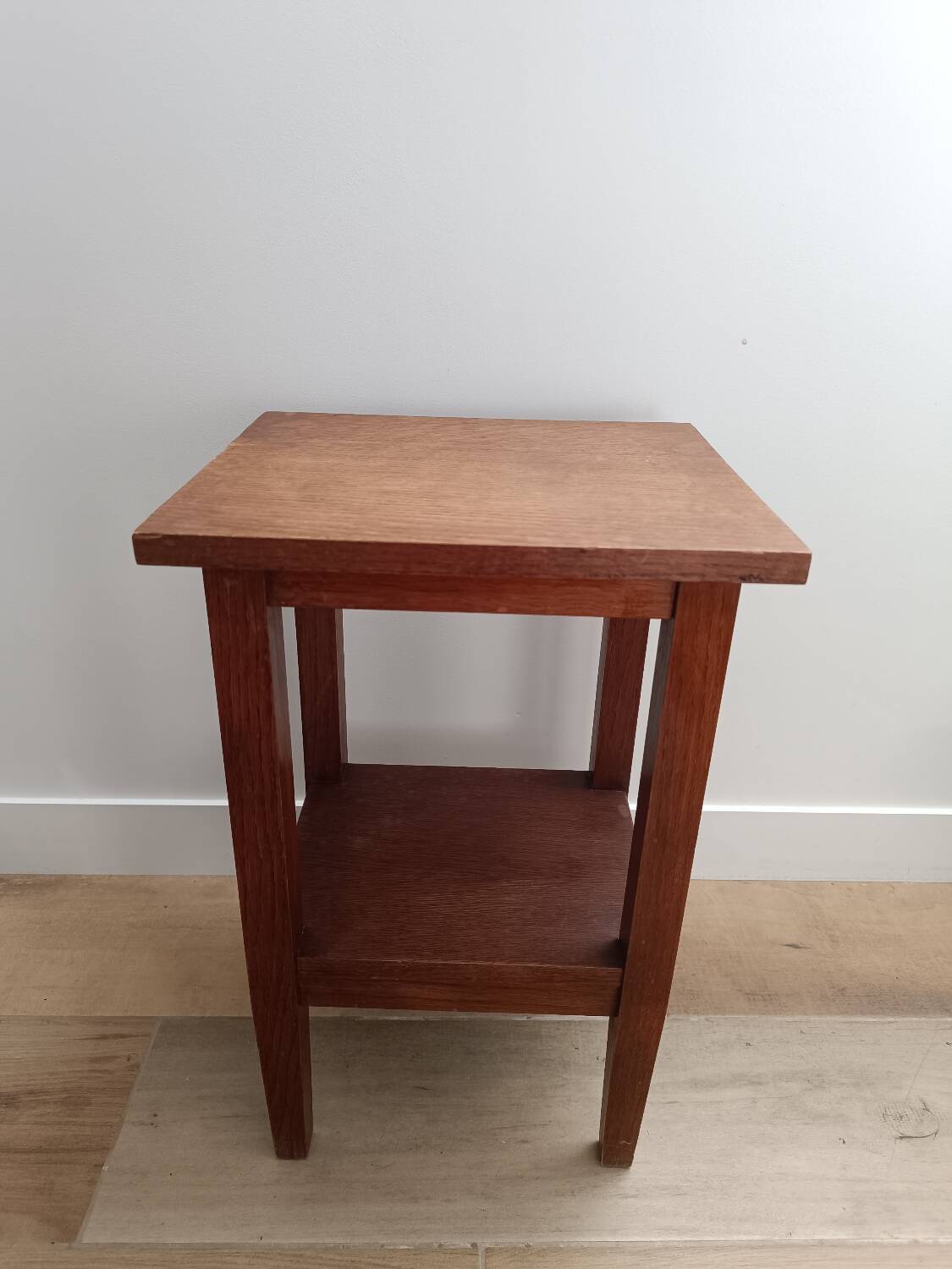 Small vintage wooden side table / pedestal table