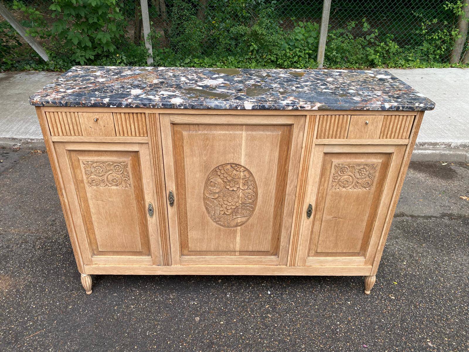 Art Deco buffet renovated in solid oak and breccia marble from the 1930s.