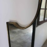 Miroir écusson Mid-Century en laiton, Italie 1950-60