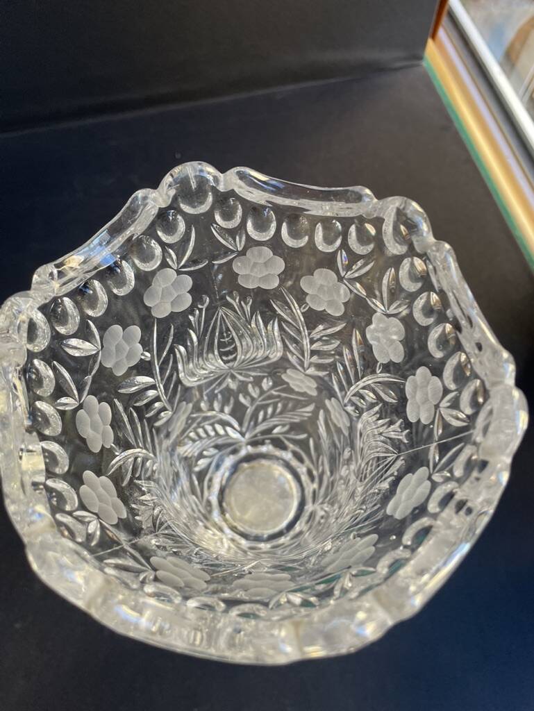 Polished and frosted molded crystal vase – Mid-20th century