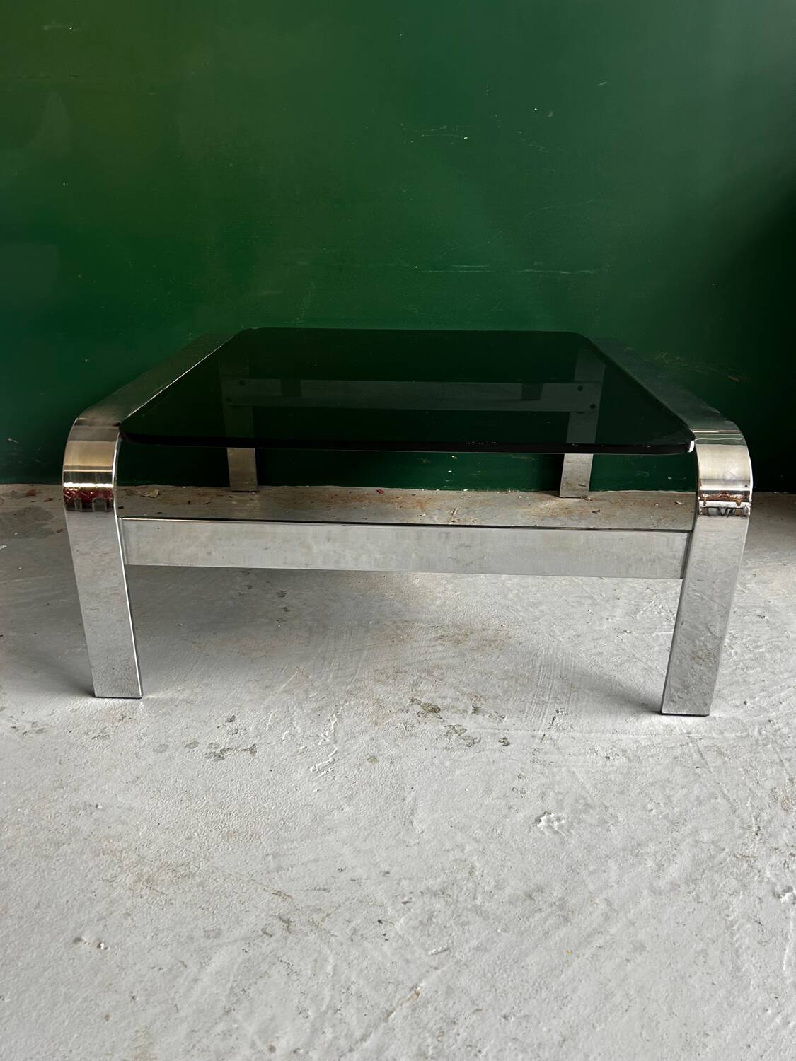 Table basse vintage en verre fumé et métal chromé – Design italien des anné