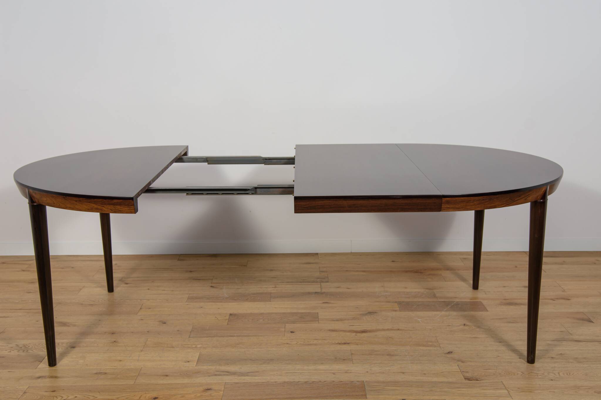 Mid-Century Round Rosewood Dining Table Model 71 by Severin Hansen for Hasl