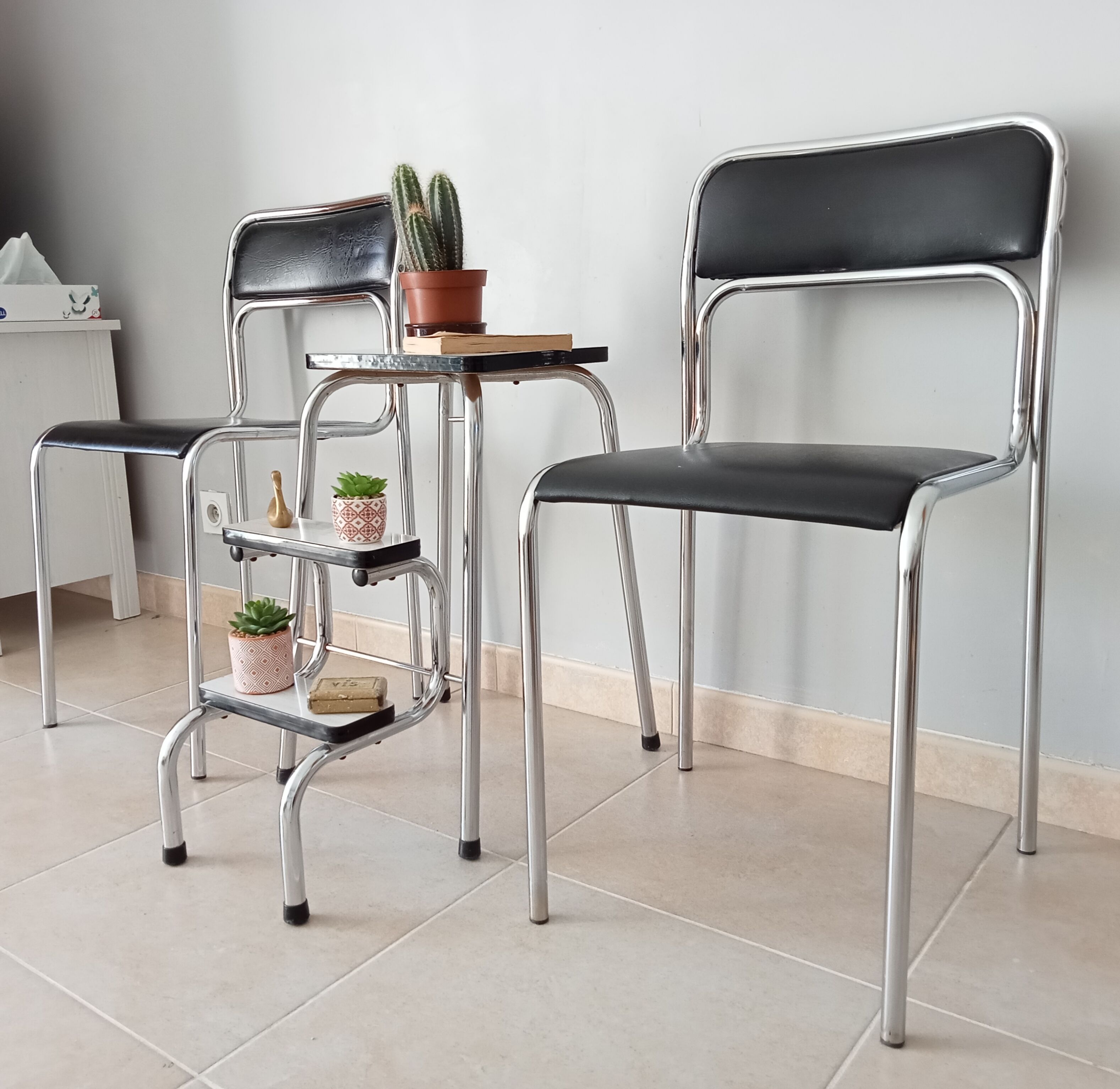 Vintage stepladder in chrome and formica 70s/80s
