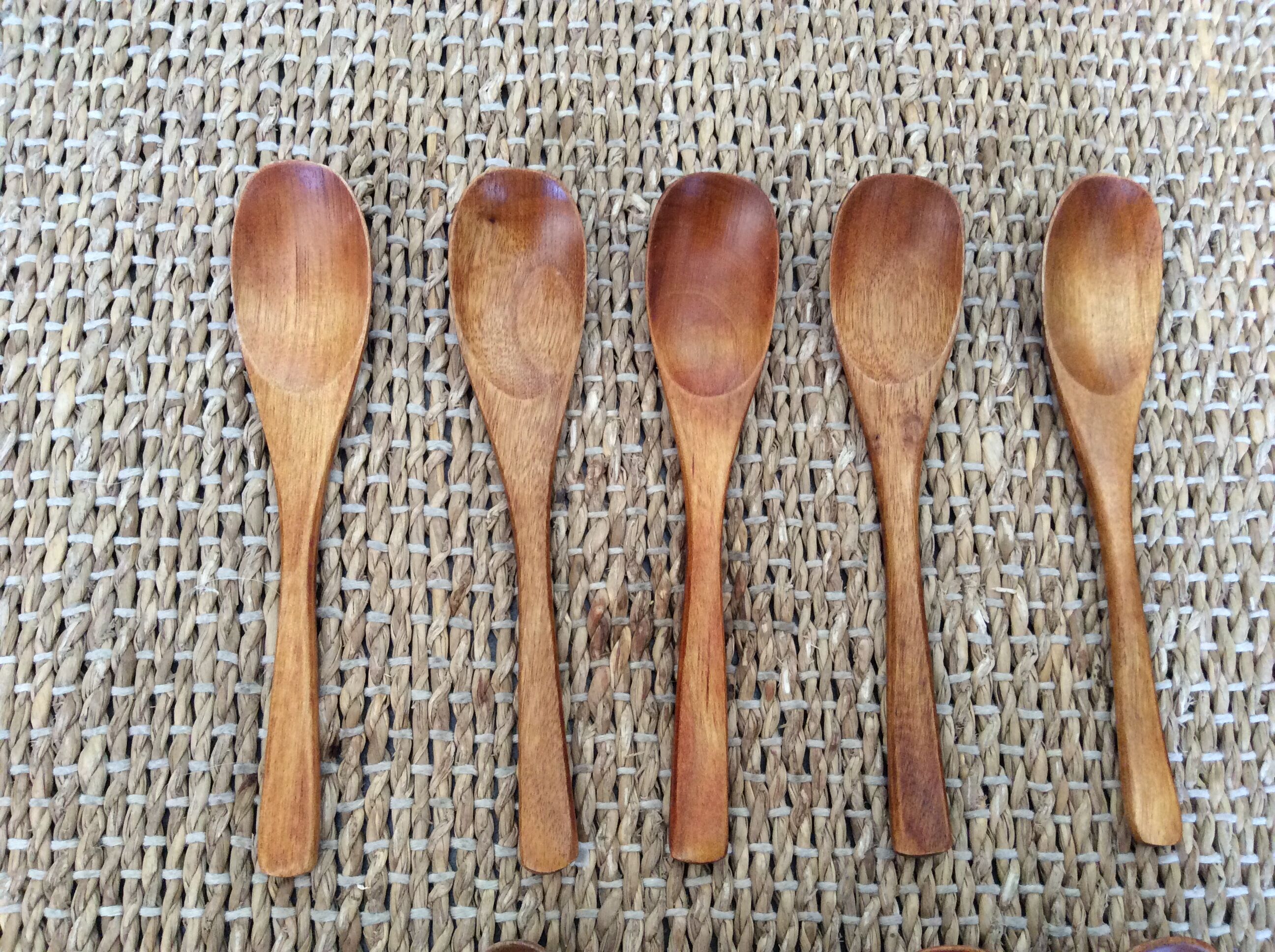 10 wooden spoons