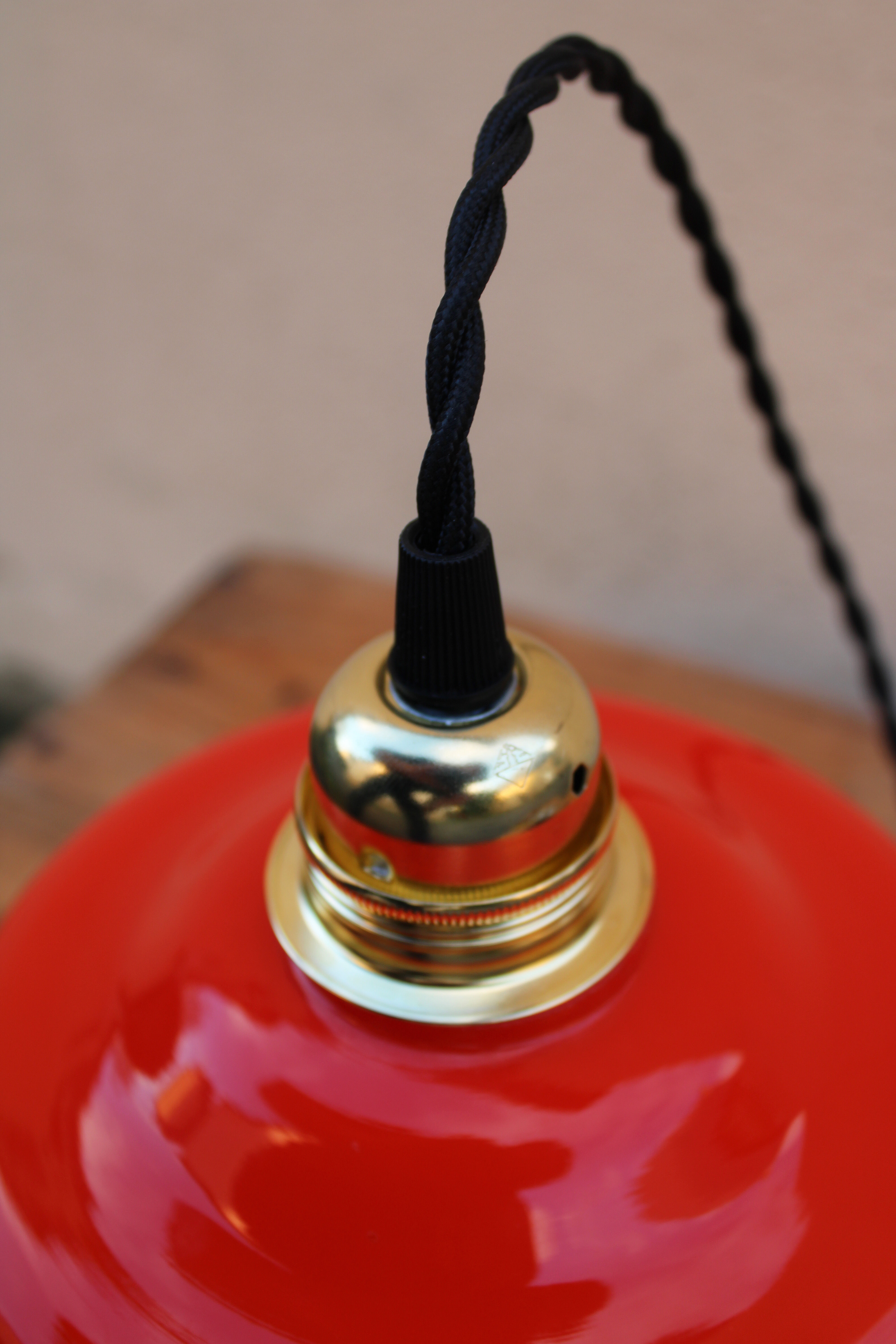 Suspension in orange opaline