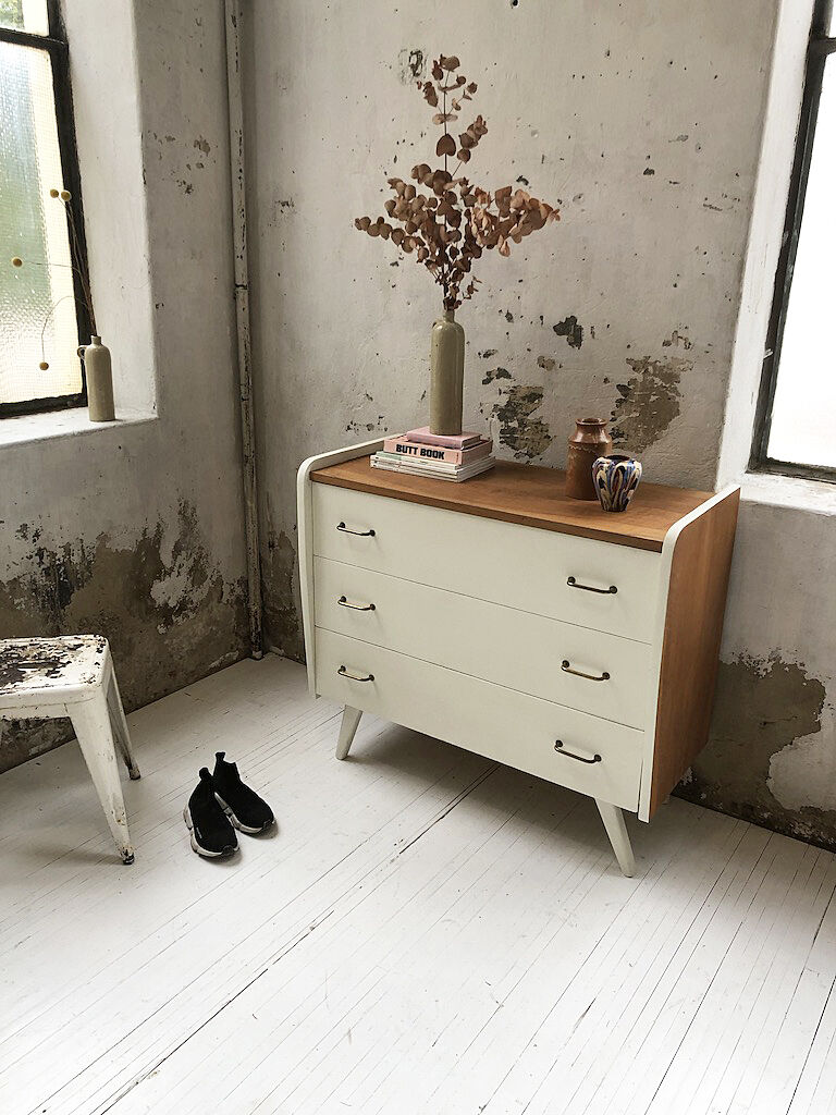 White vintage chest of drawers