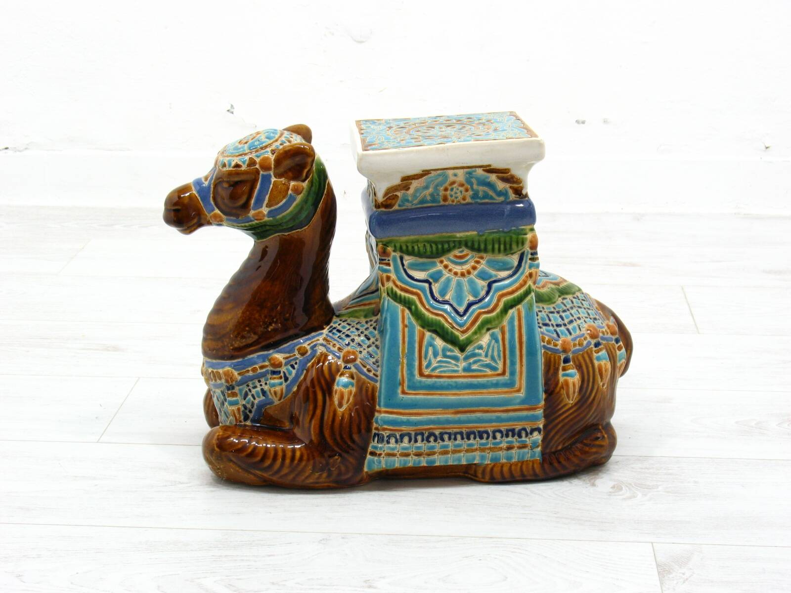 Porte plante en céramique peinte à la main forme de chameau, 1970