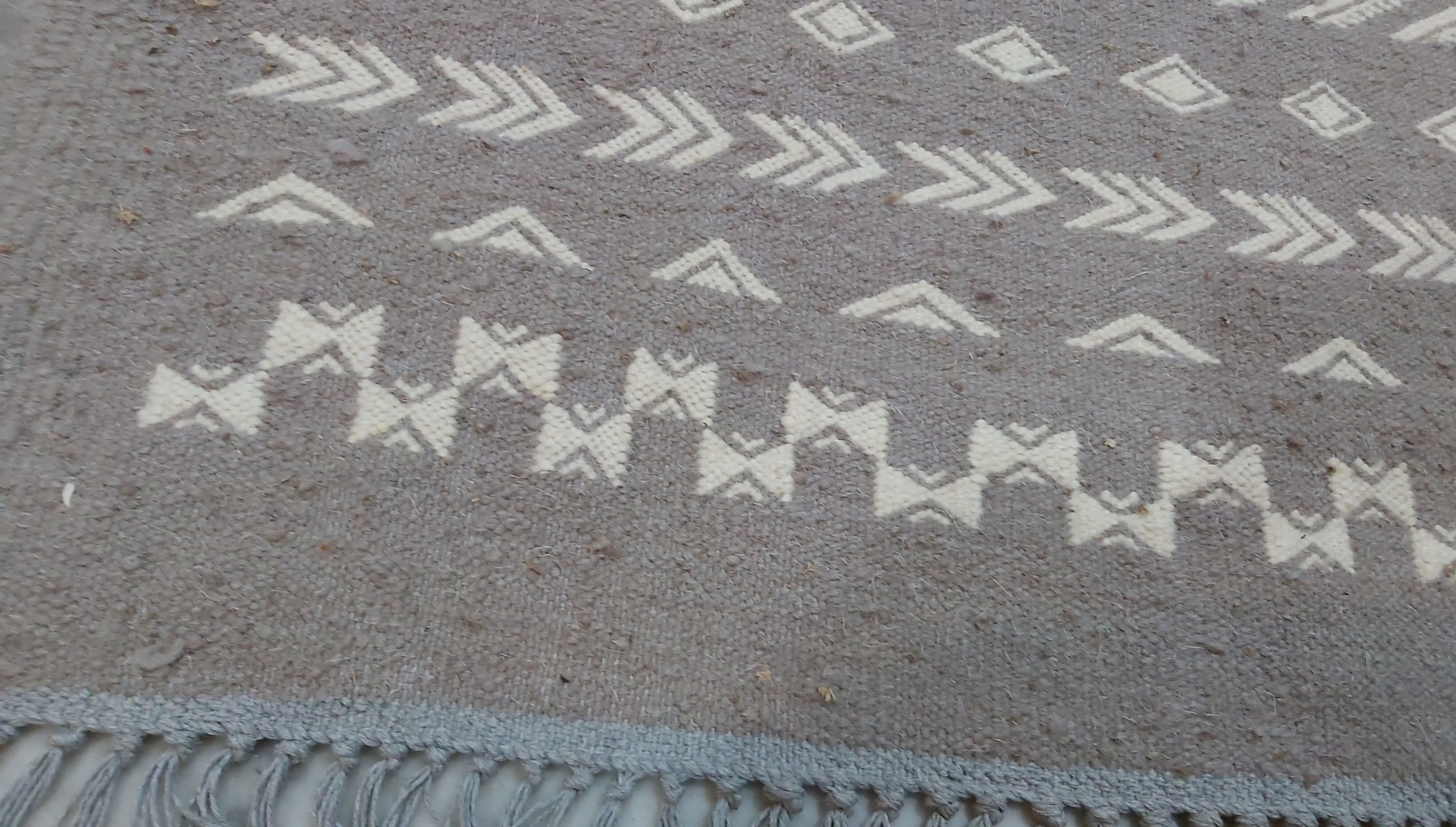 Hand-made grey and white wool rug 138x72cm