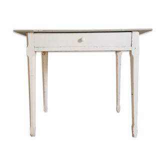 White and grey farmhouse table with its drawer