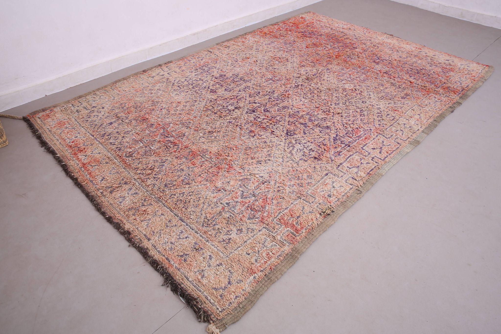 Pink Vintage Moroccan Rug 197 x 320 cm, Berber Wool Rug, Handmade Boho Rug