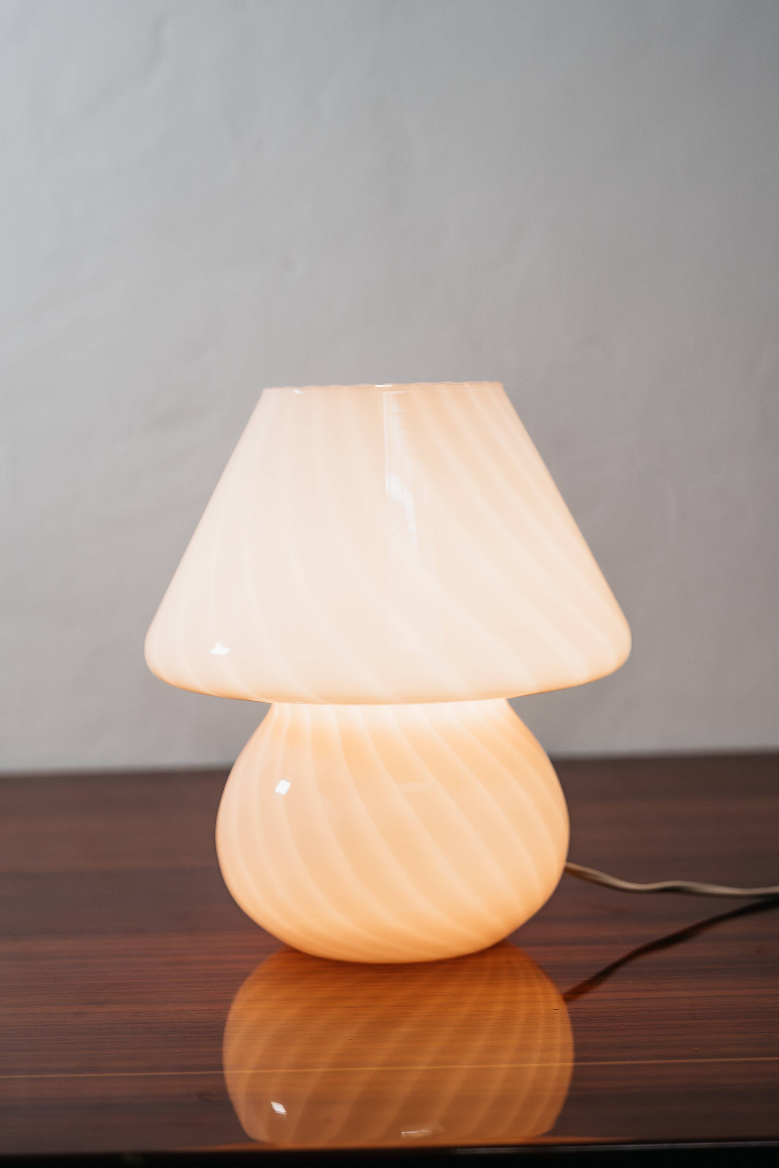 Coppia de lampes de table Murano champignon rose design des années 1970