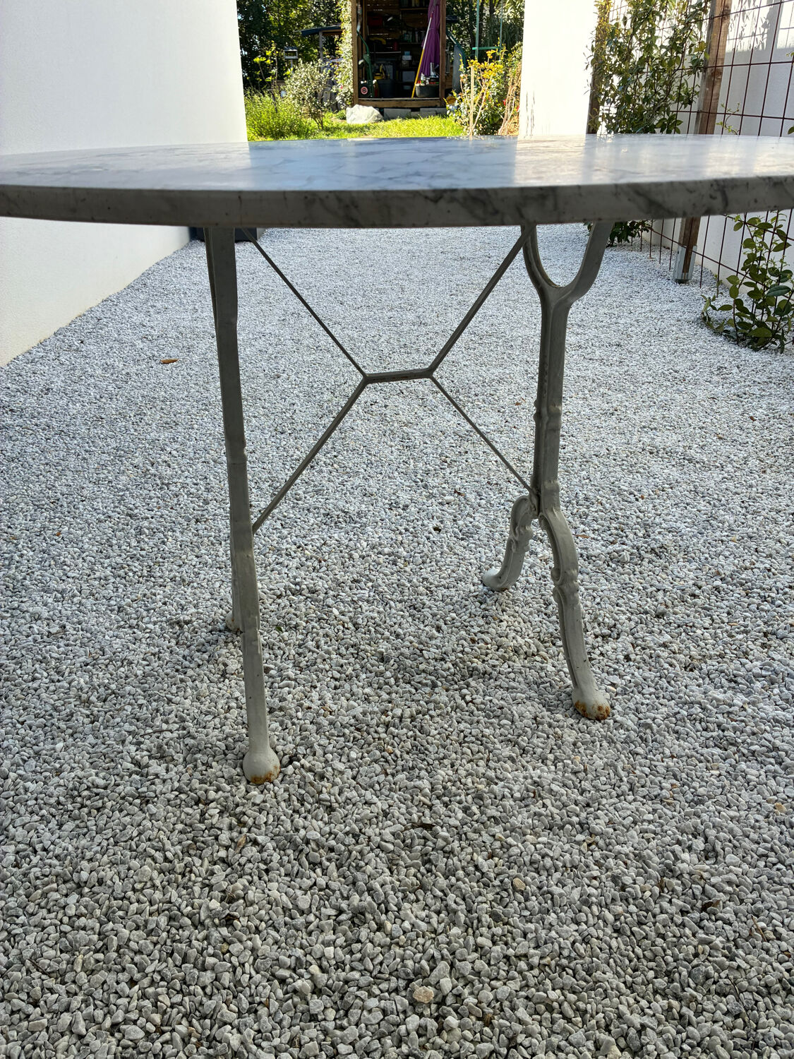 Marble round table