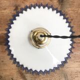 Serrated opaline suspension