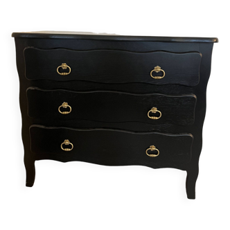 Old chest of drawers