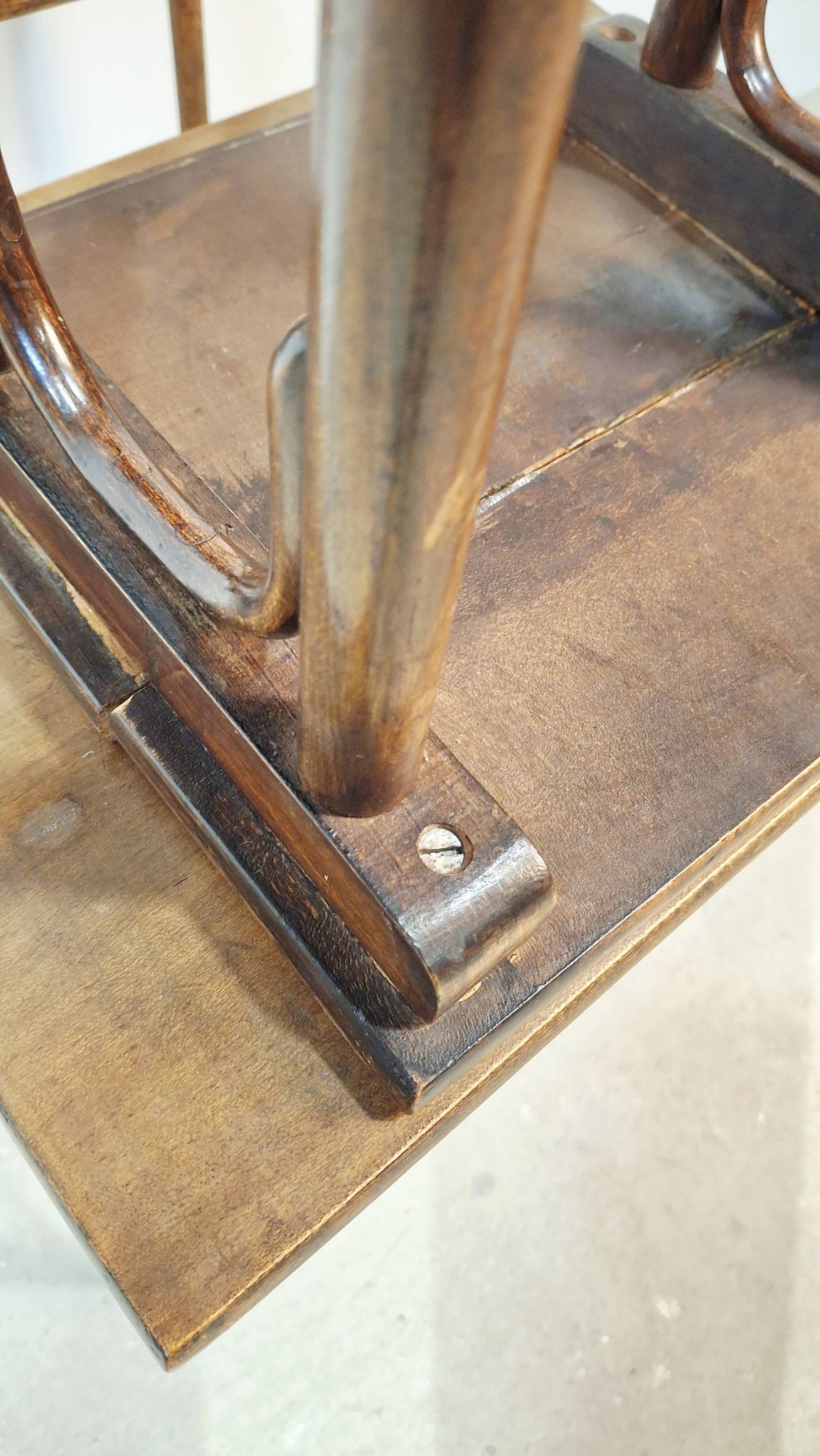 Ensemble de 4 tables gigognes en bois cintré Thonet