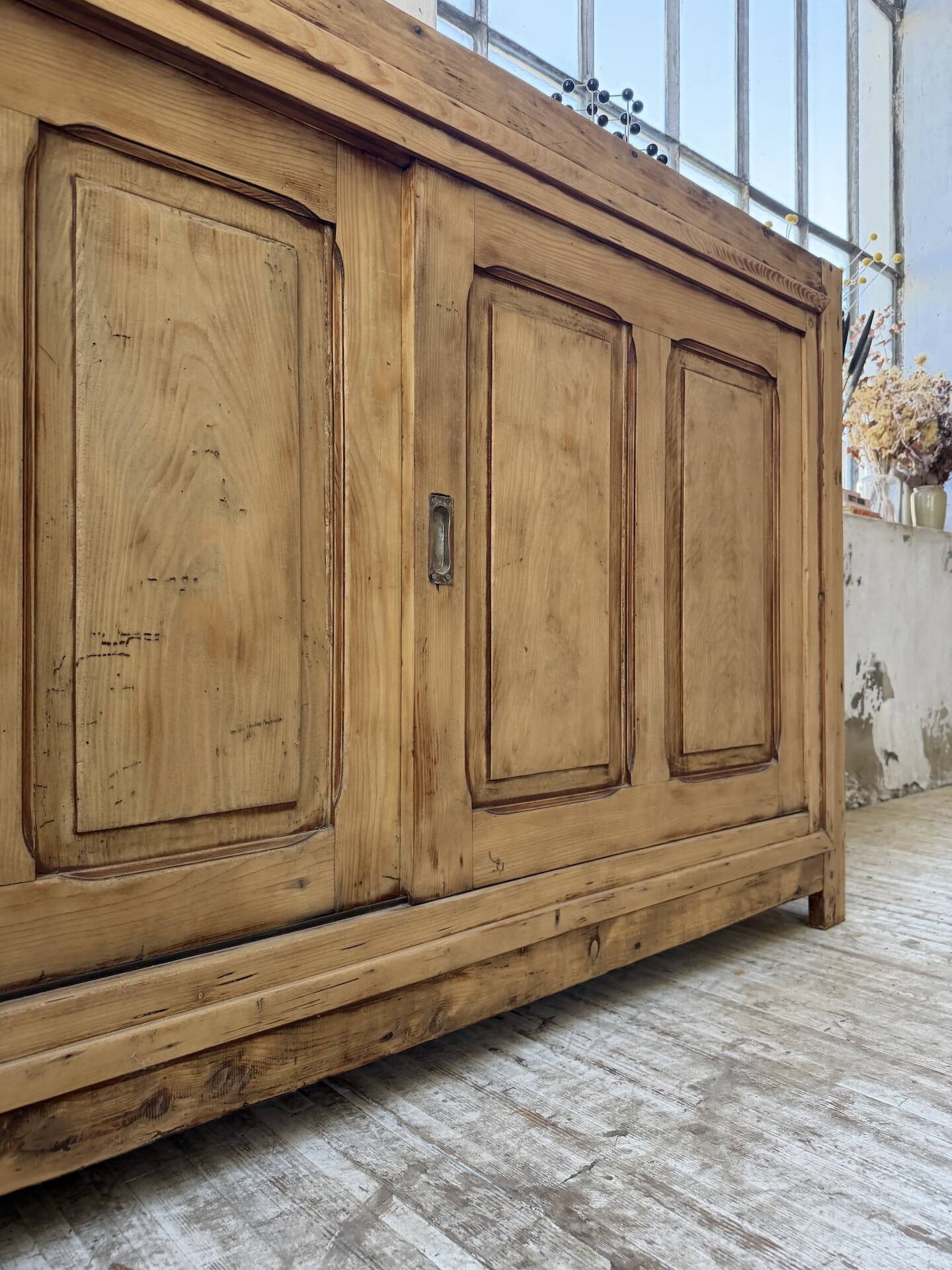 Enfilade with sliding doors from the 1950s
