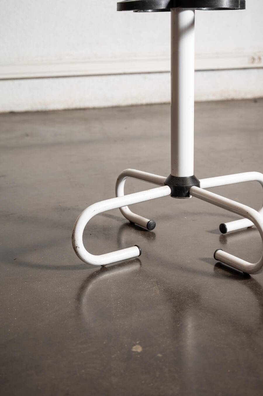 White Italian coat rack