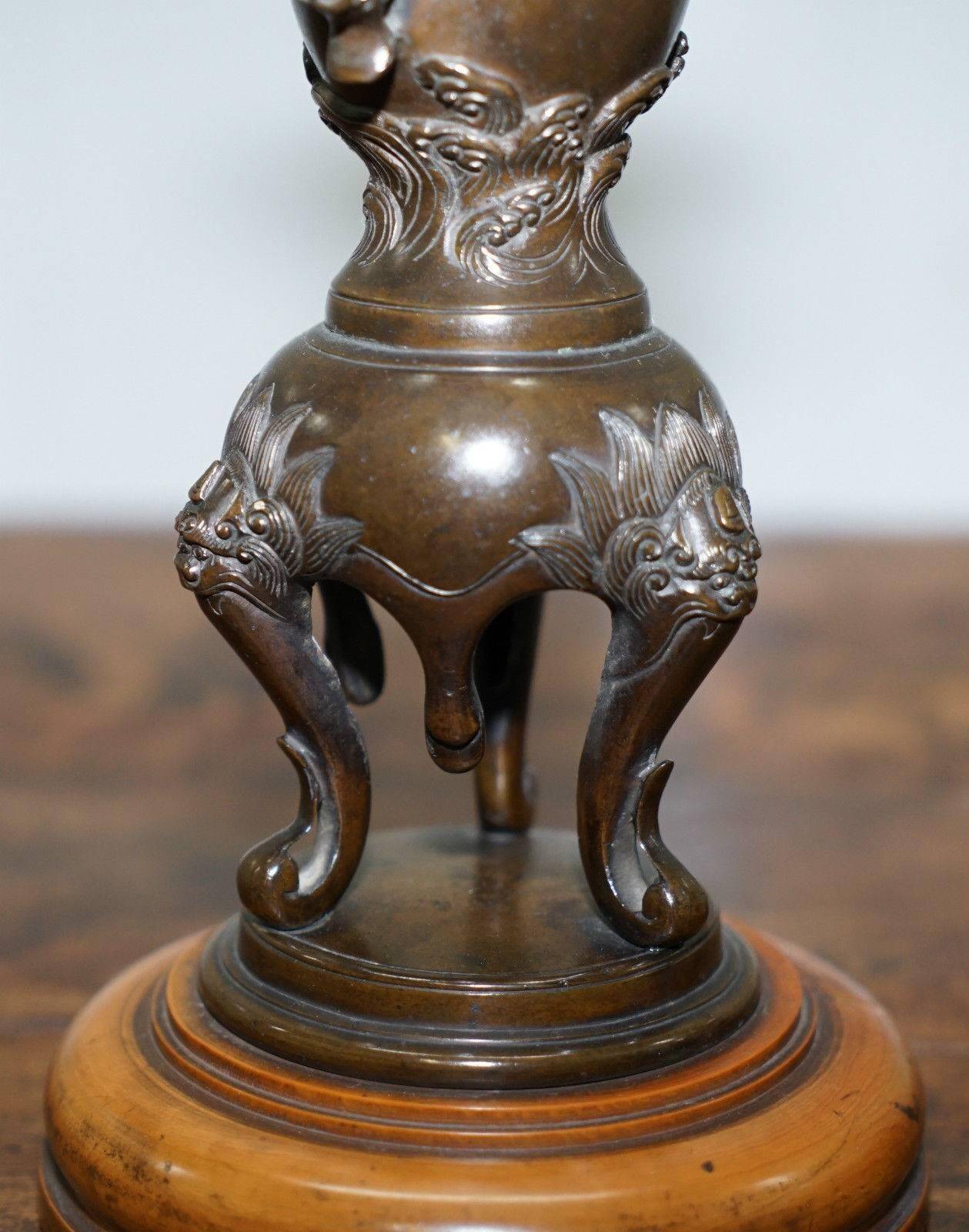 Paire de bougeoirs en bronze période Meiji vers 1870