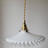 Pendant in serrated opaline