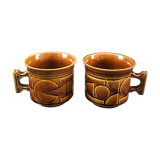 Deux tasses à café marron