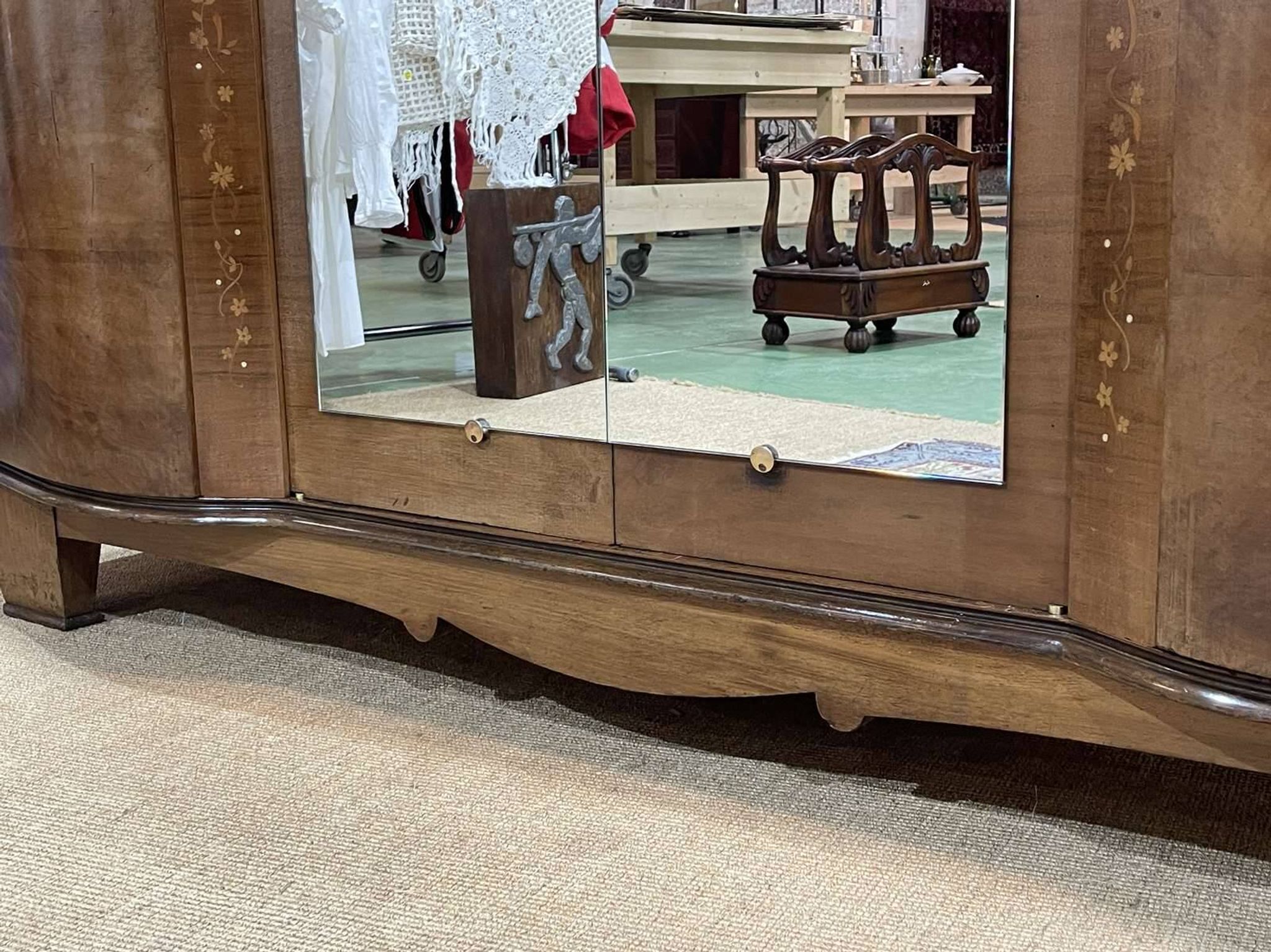 Art Deco bedroom wardrobe in walnut burl, made in the 1940s
