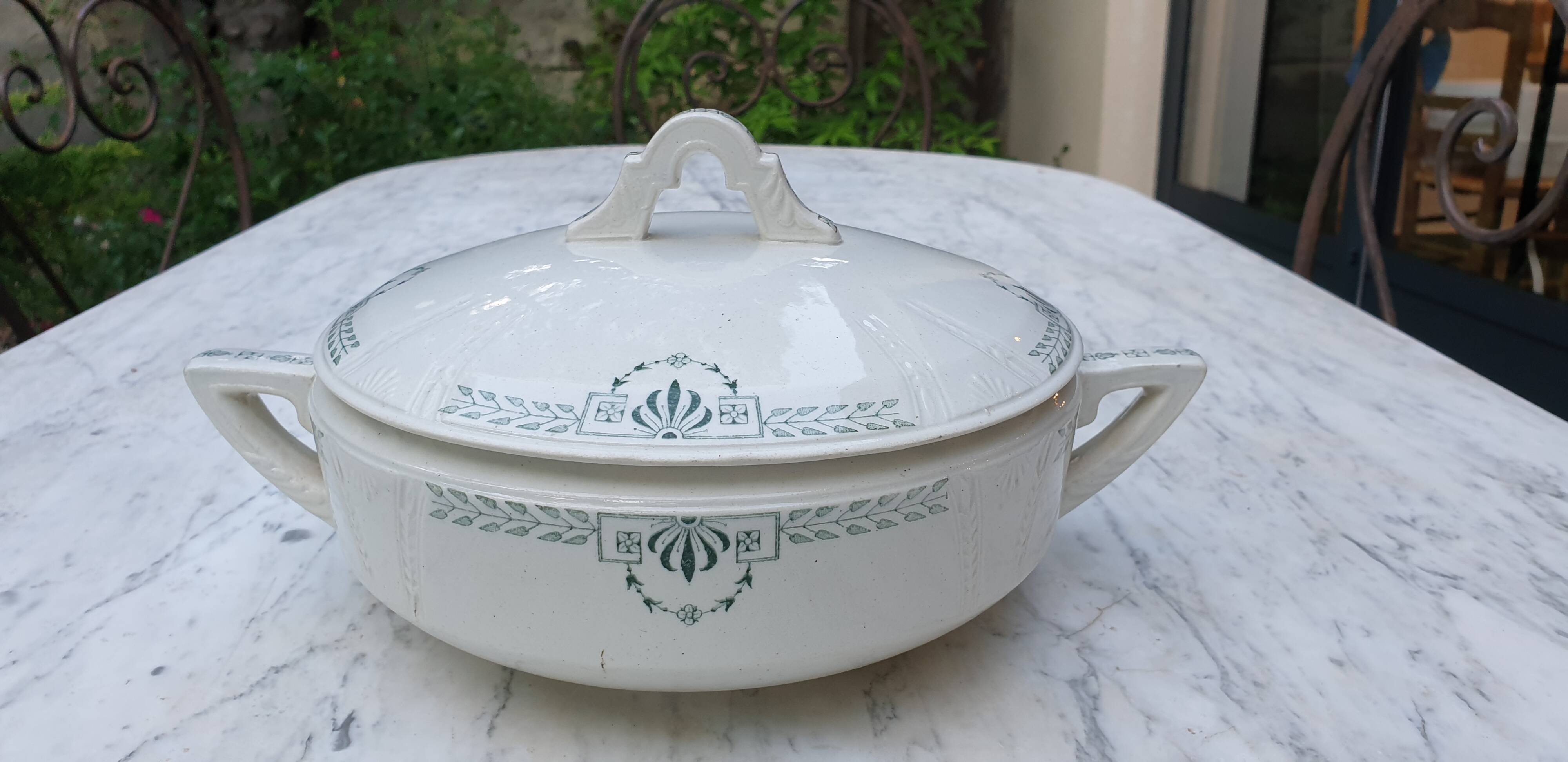 Terre de Fer Gien soup tureen, Clara model