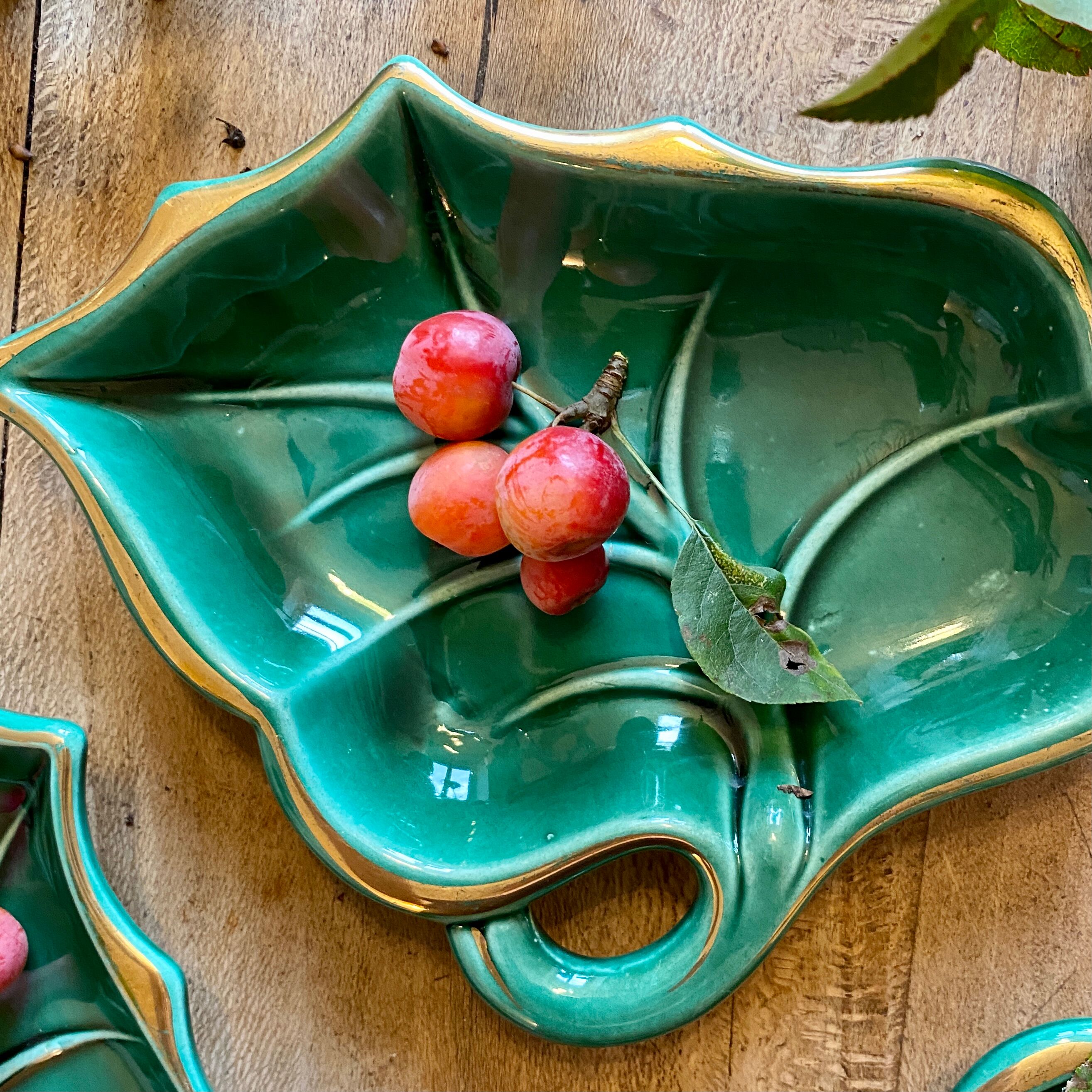 Set of 5 vintage pockets or raviers in green and gold ceramic