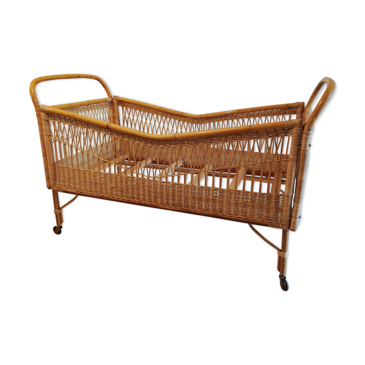 Vintage rattan baby bed