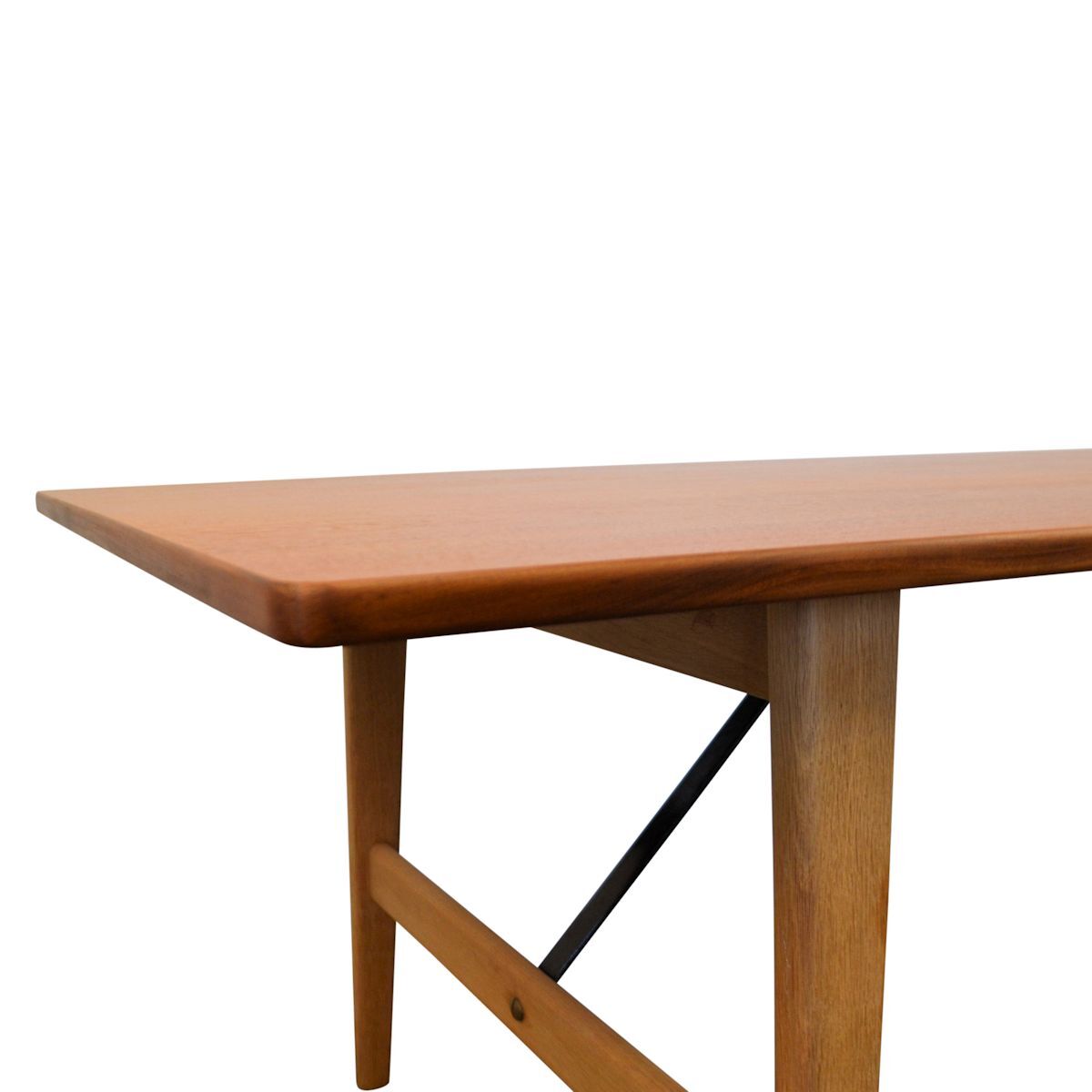 Danish table model 281 by Børge Mogensen for Fredericia