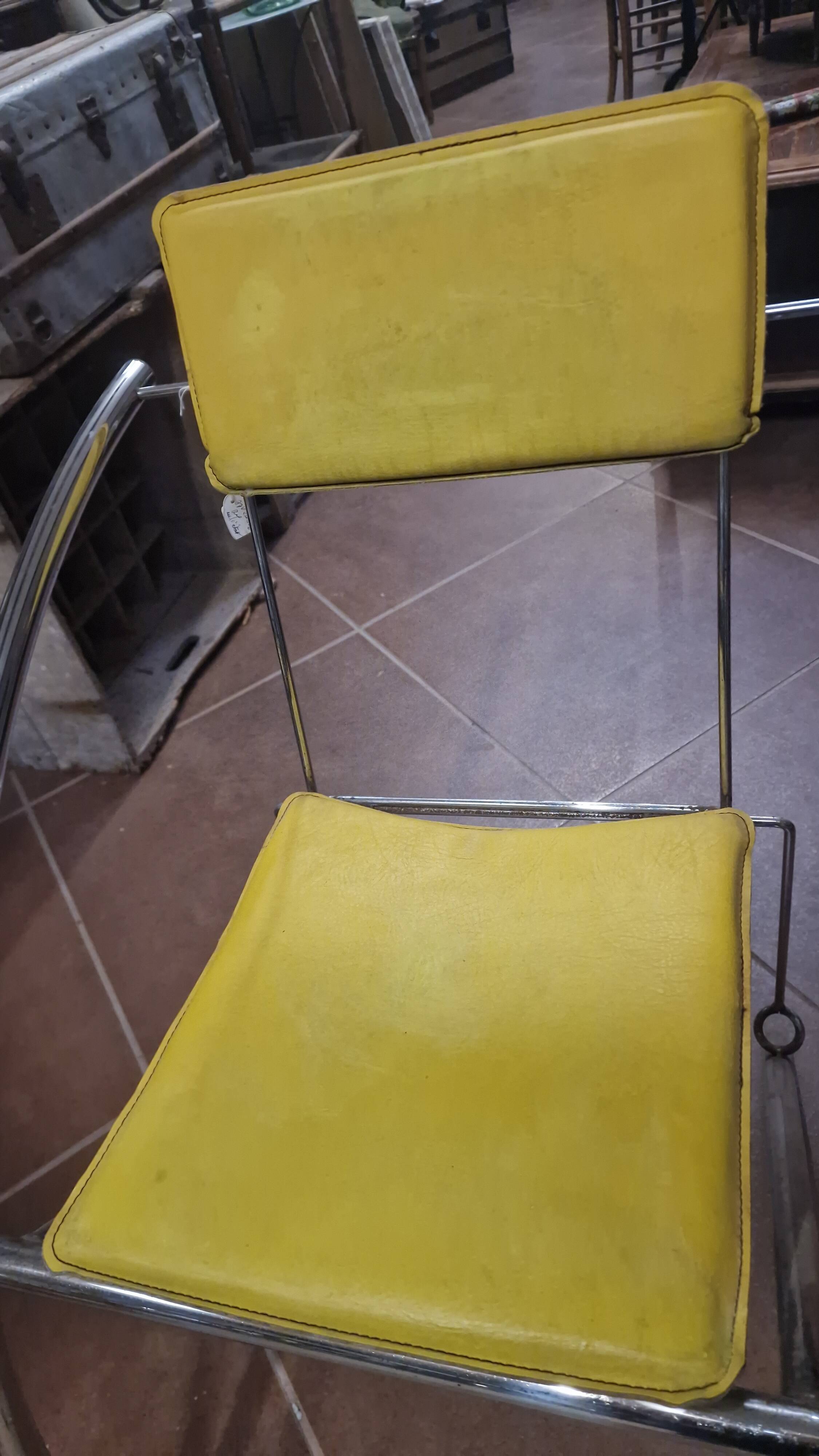 Set of 4 vintage tubular armchairs – modernist design from the 60s and 70s