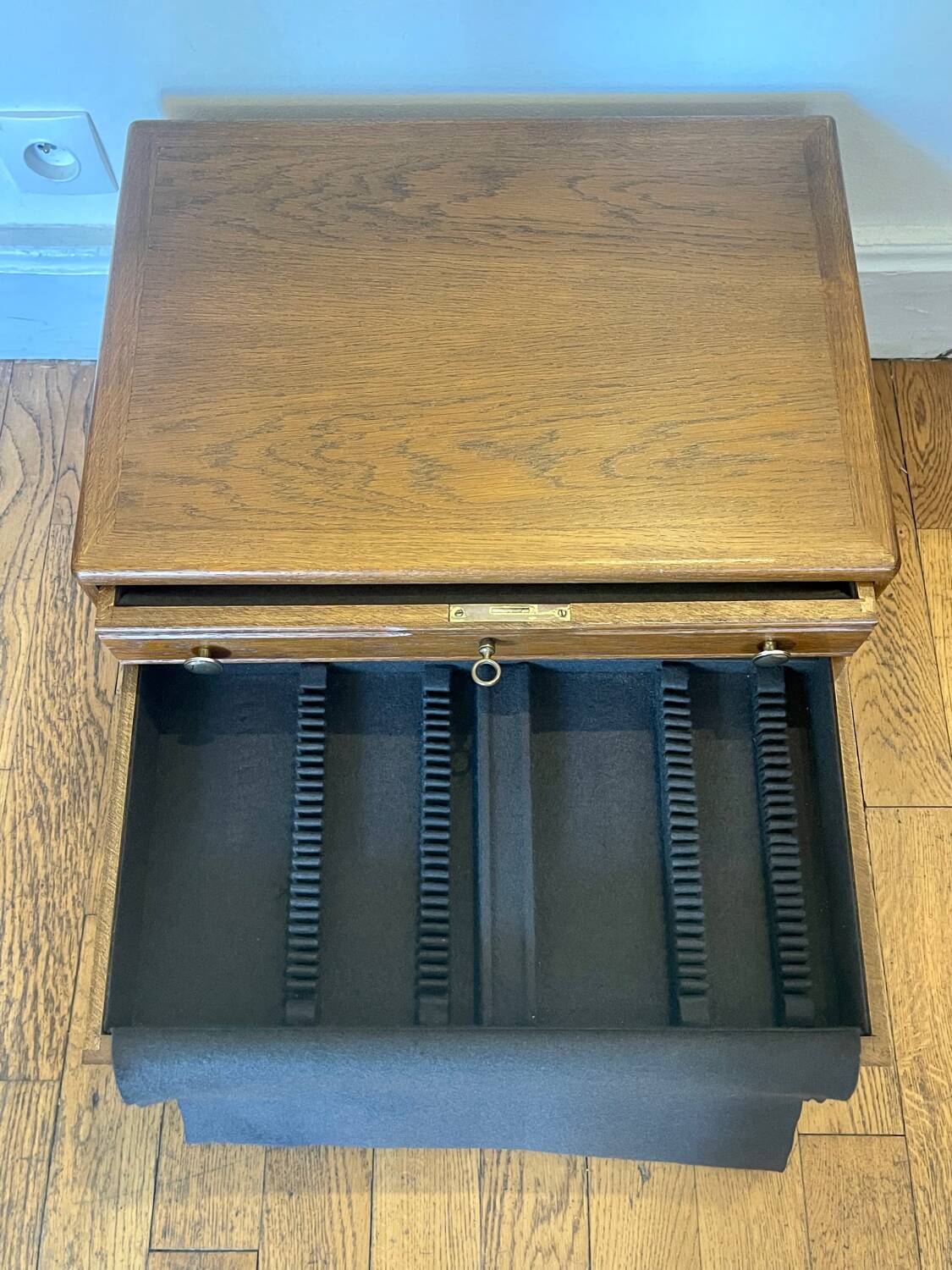 Oak silverware 132 place settings in excellent condition for Christofle Ercuis or others