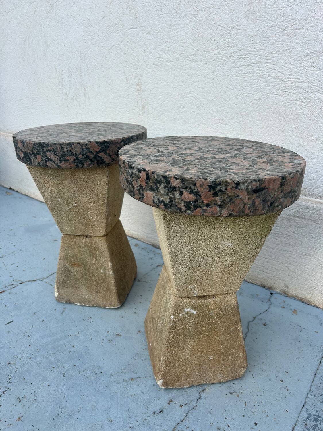 Paire de tables brutalistes en granit et pierre