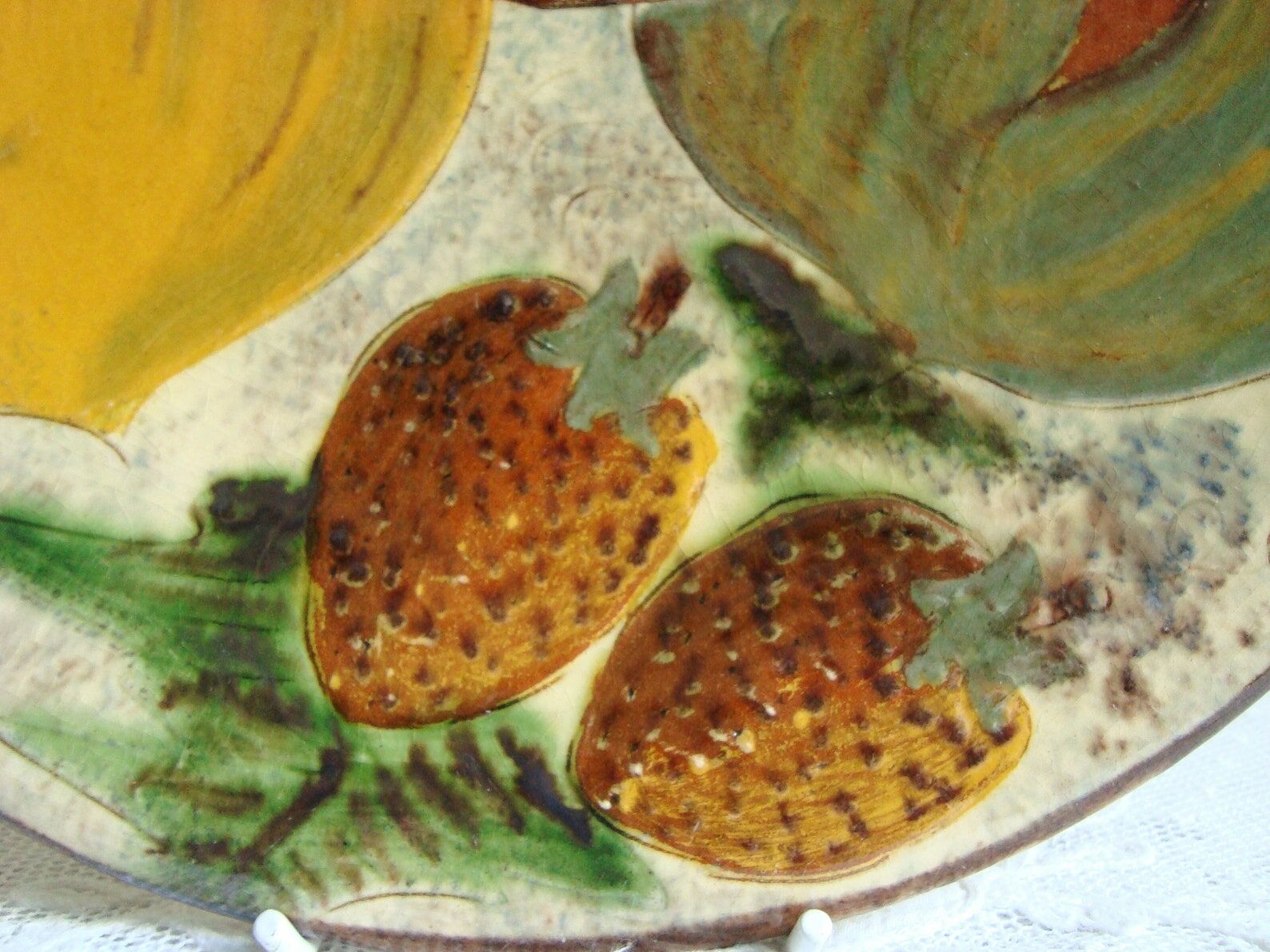 Vintage plate signed Puigdemont stylized ruit patterns