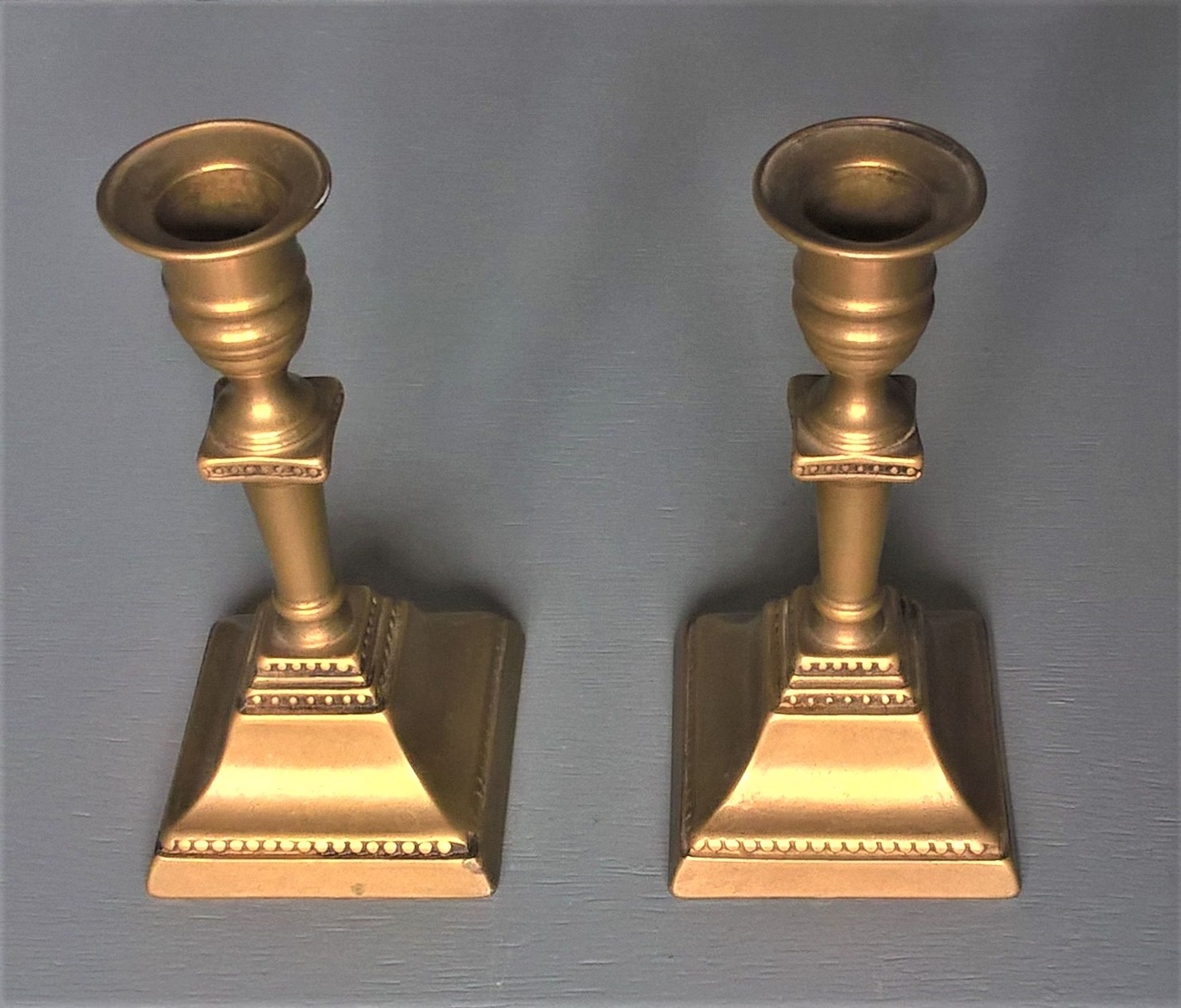Pair of small vintage candlesticks in patinated brass Scandinavian style with square feet - 1970s