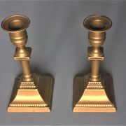 Pair of small vintage candlesticks in patinated brass Scandinavian style with square feet - 1970s