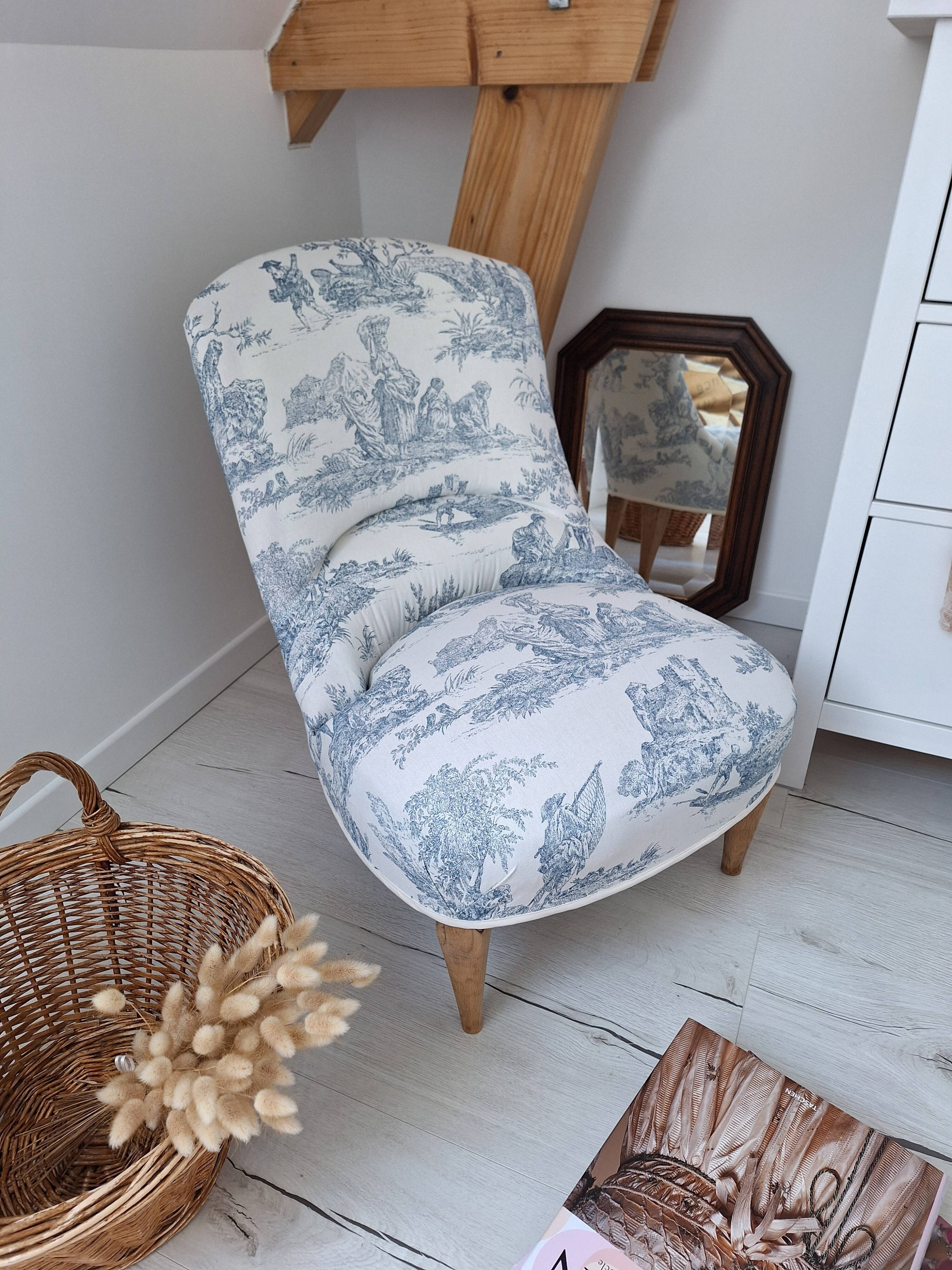 Blue toile de Jouy toad armchair