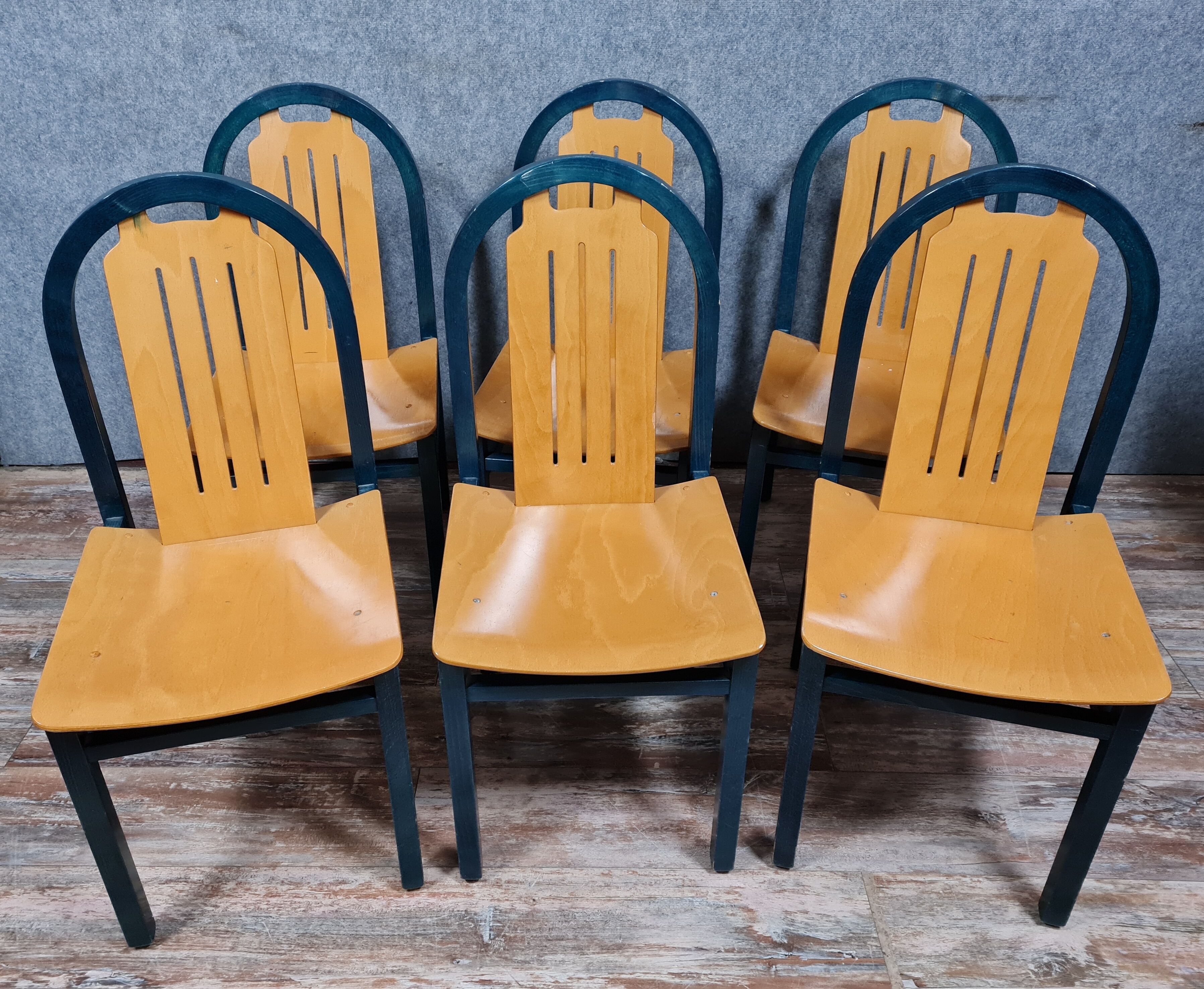 Series of 6 chairs of the brand Baumann model Argos in stained beech and varnished natural wood