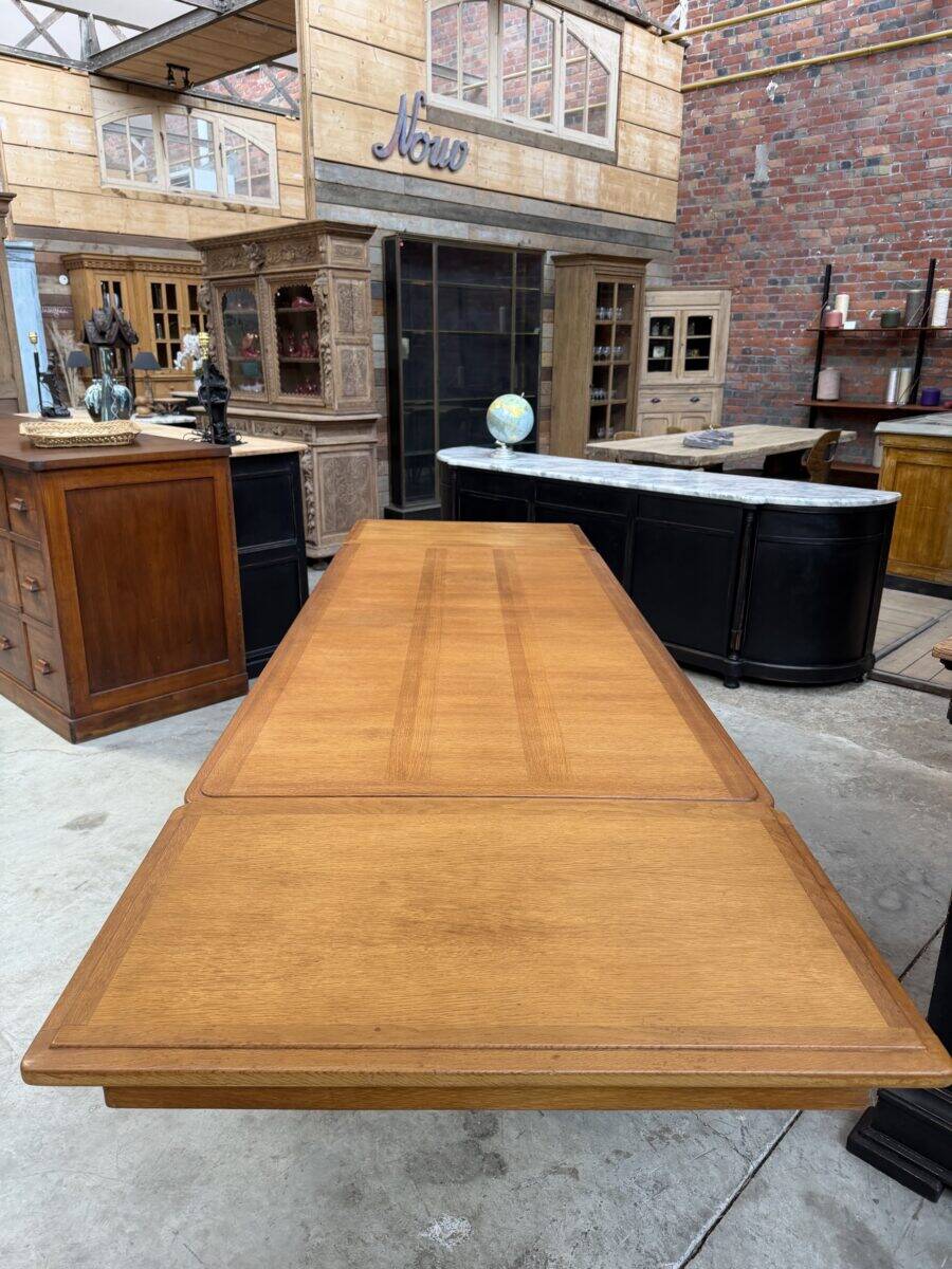 Table à rallonges Guillerme et Chambron pour « Votre maison »