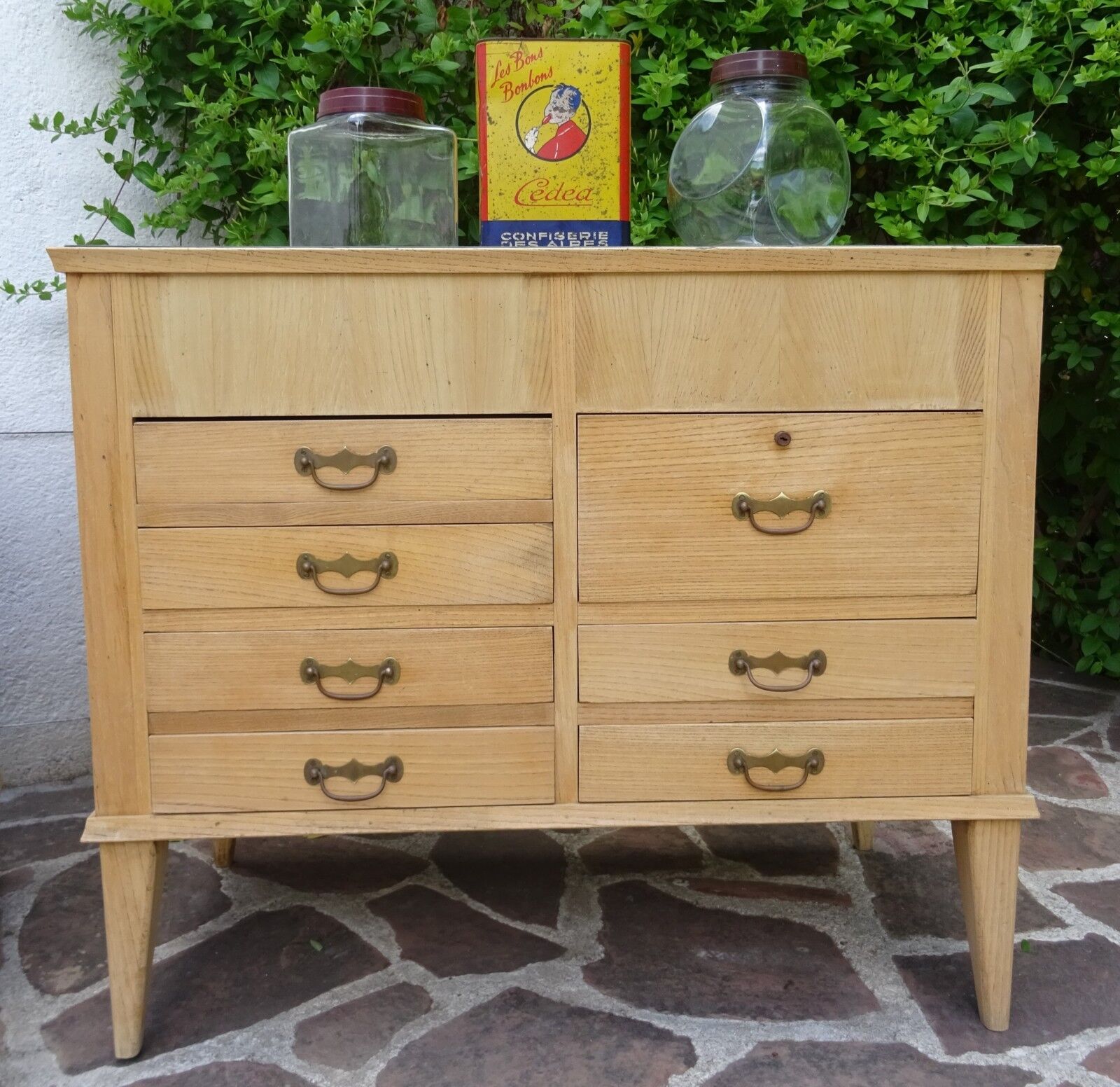 Watchmaking showcase counter 50s