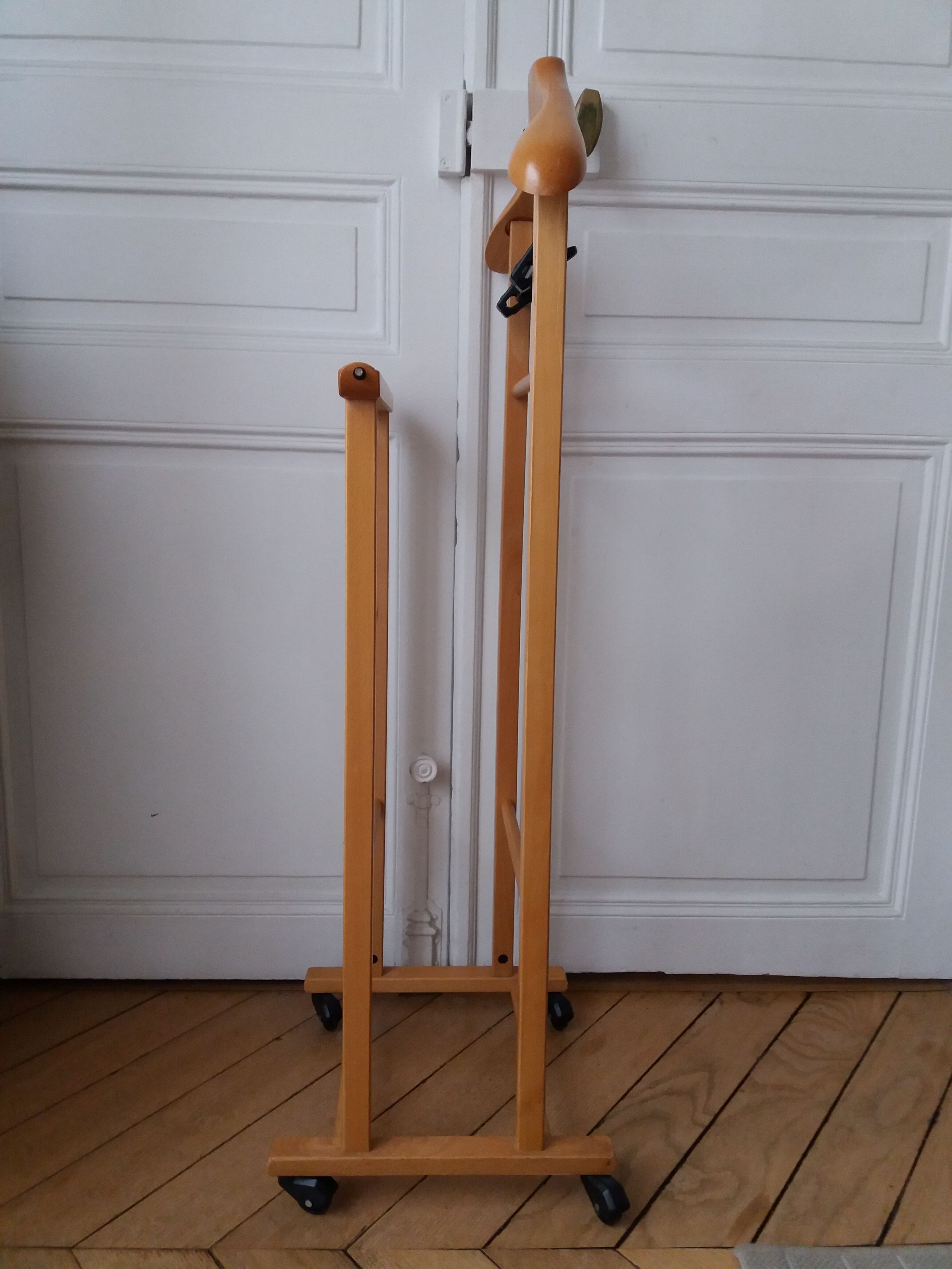 Valet de chambre en hêtre vernis marque Aris