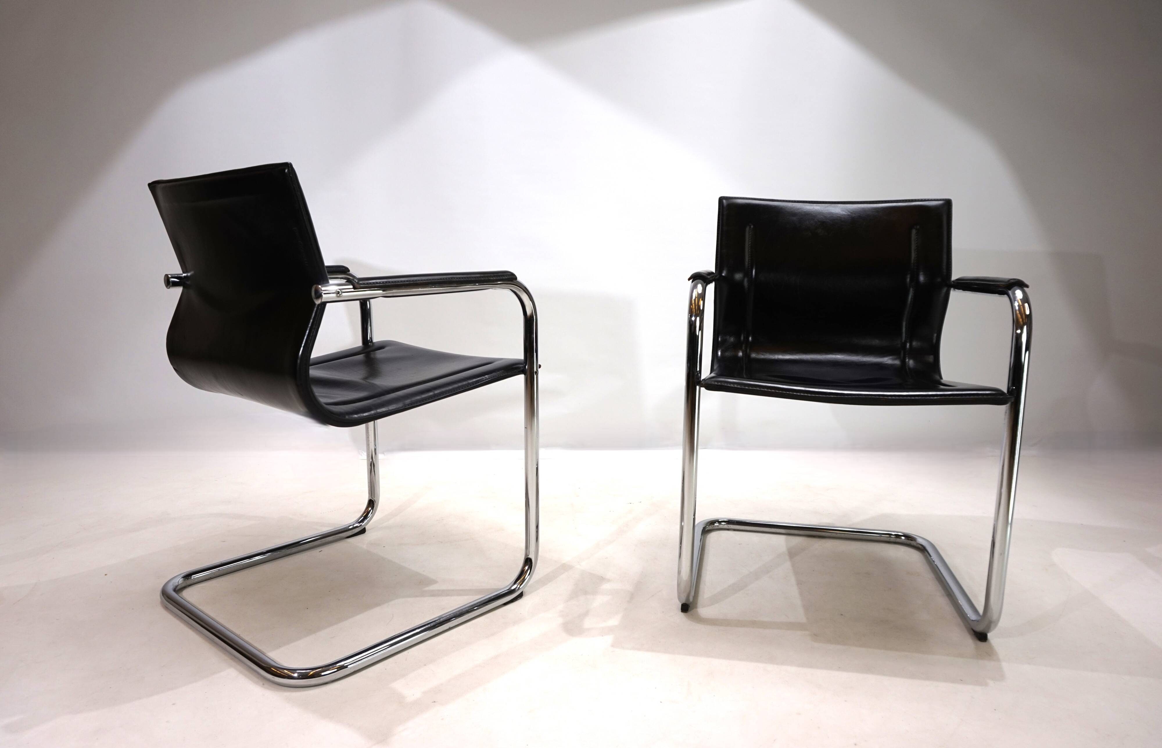 2 leather and chrome metal armchairs Matteo Grassi, 1970