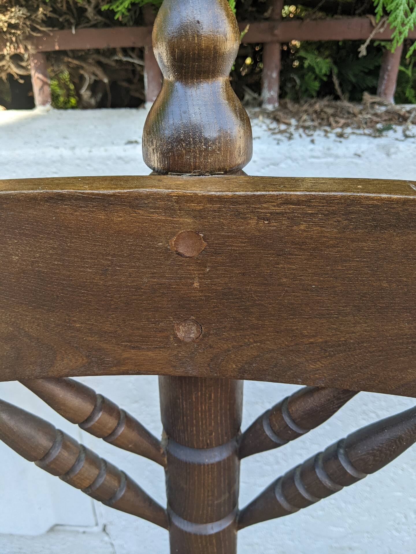19th-century tripod corner chair, turned wood, Dutch rush.